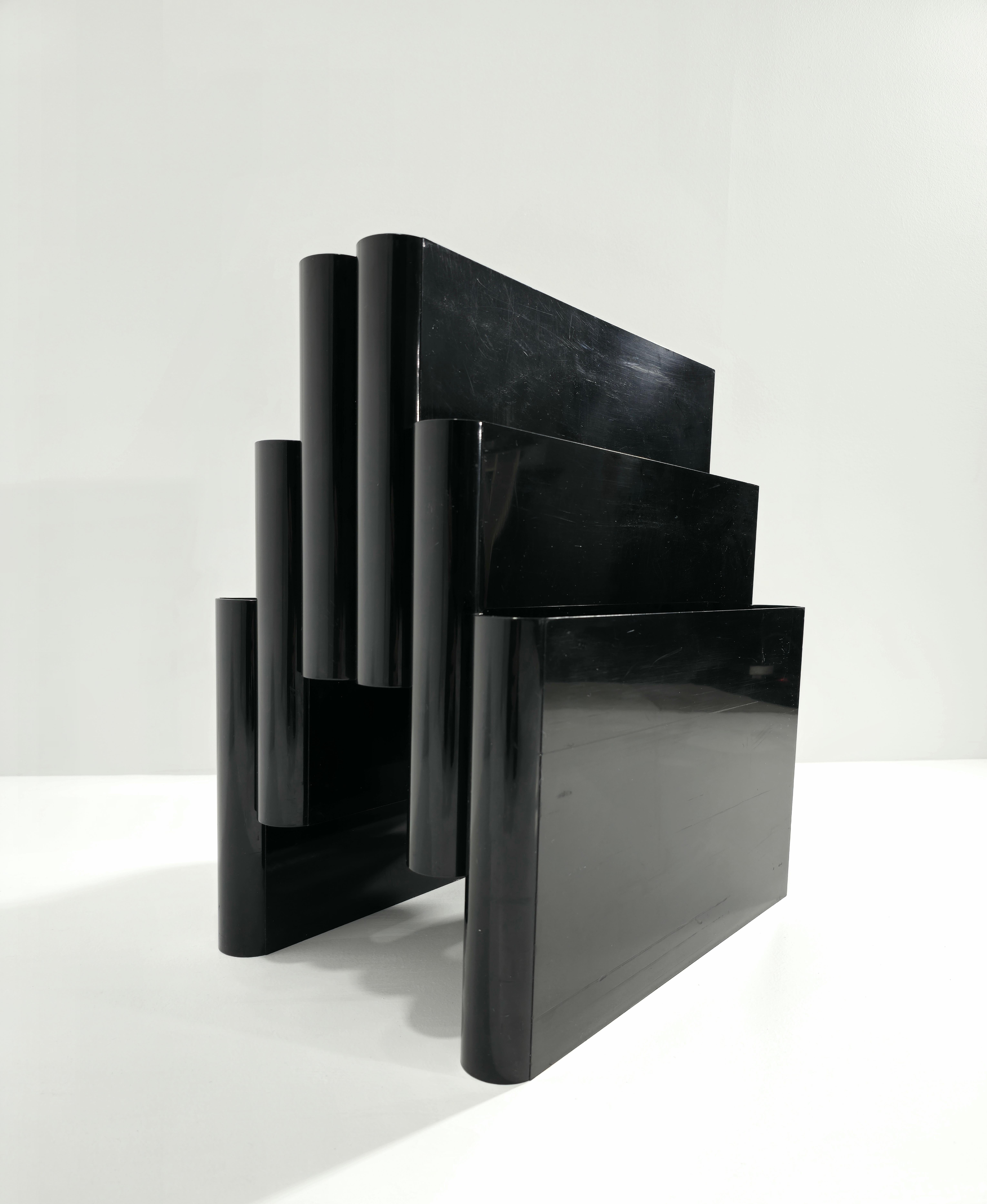 Magazine Rack Giotto Stoppino for Kartell Black Plastic Midcentury Italy 1970s For Sale 1