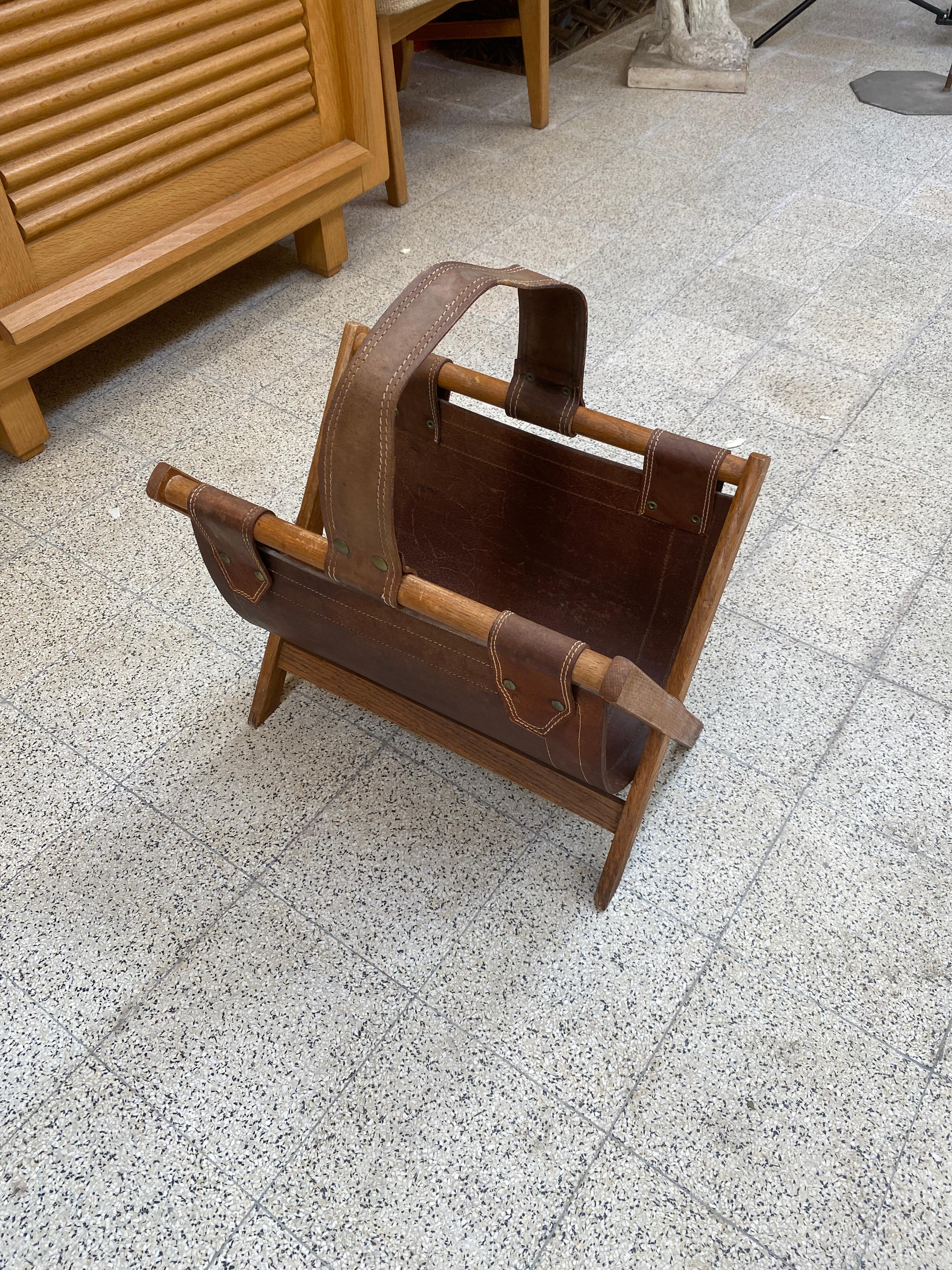 French Magazine Rack in Oak and Leather, circa 1950-1960 For Sale