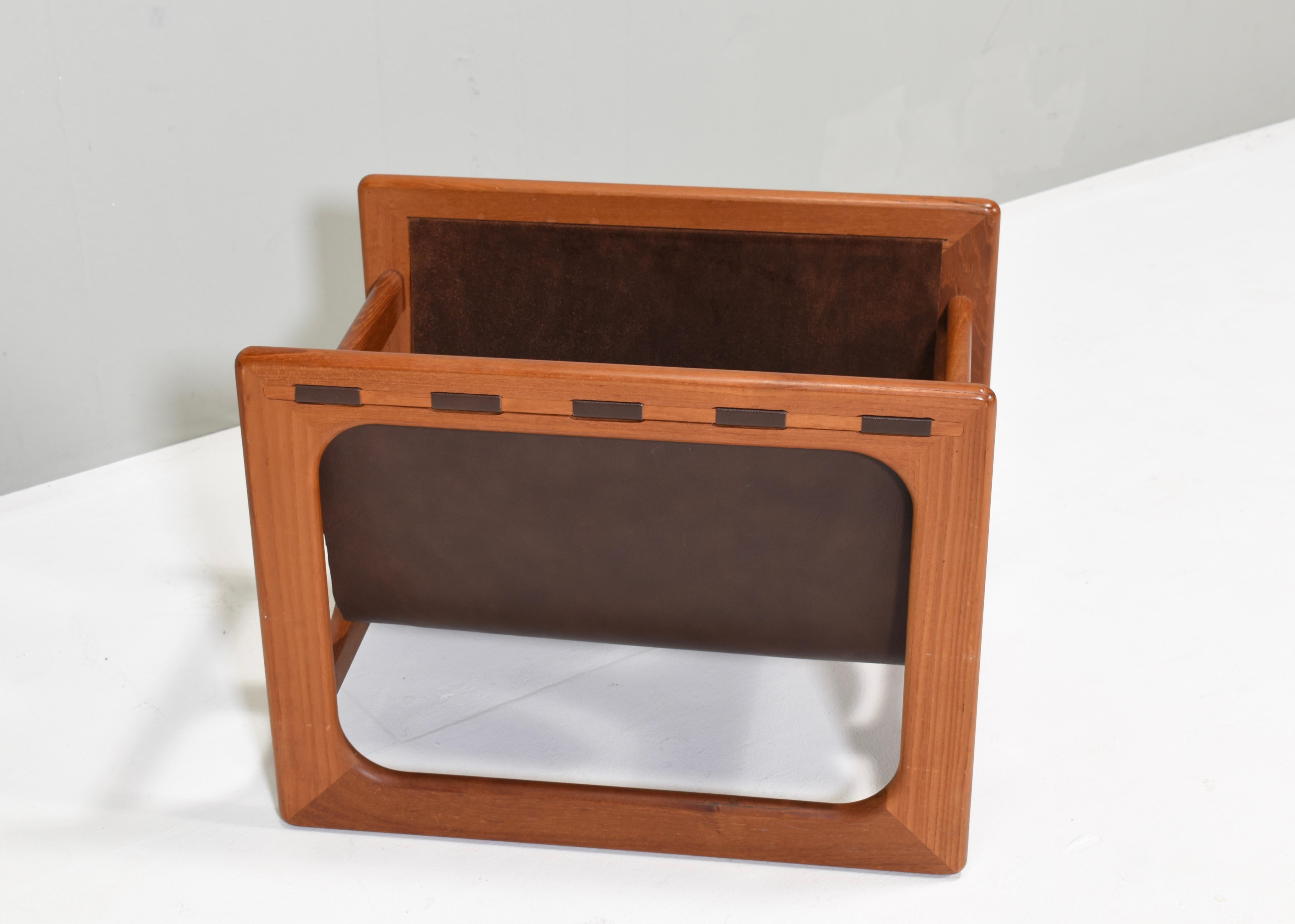 Magazine Rack in Teak and Leather by Salin Møbler, Denmark – 1960’s In Good Condition In Pijnacker, Zuid-Holland