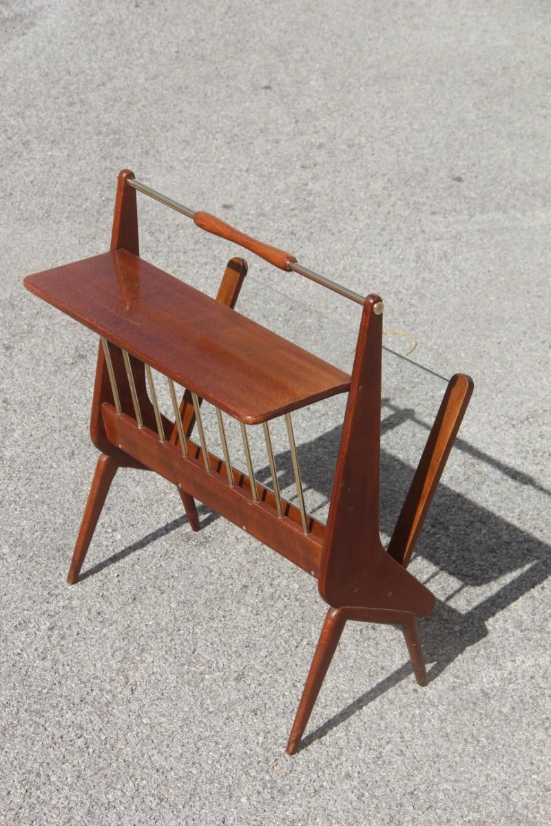 Zeitschriftenständer Mid-Century Modern Italienisches Design Holz Messing Geometrische Form 1950 (Moderne der Mitte des Jahrhunderts) im Angebot