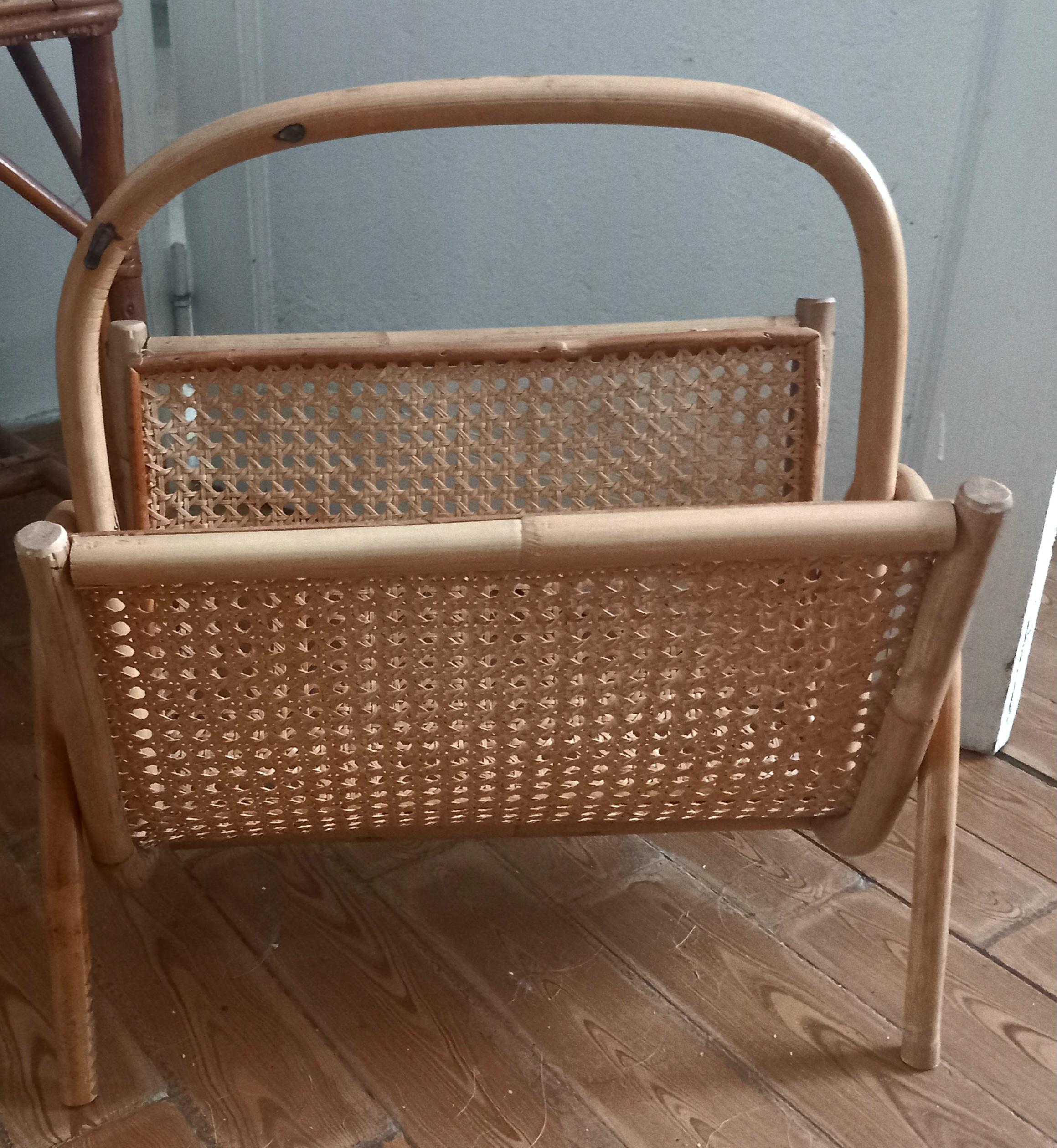 Mid-Century Modern Magazine Rack Midcentury Natural Fiber Wicker and Bamboo from the 60s For Sale