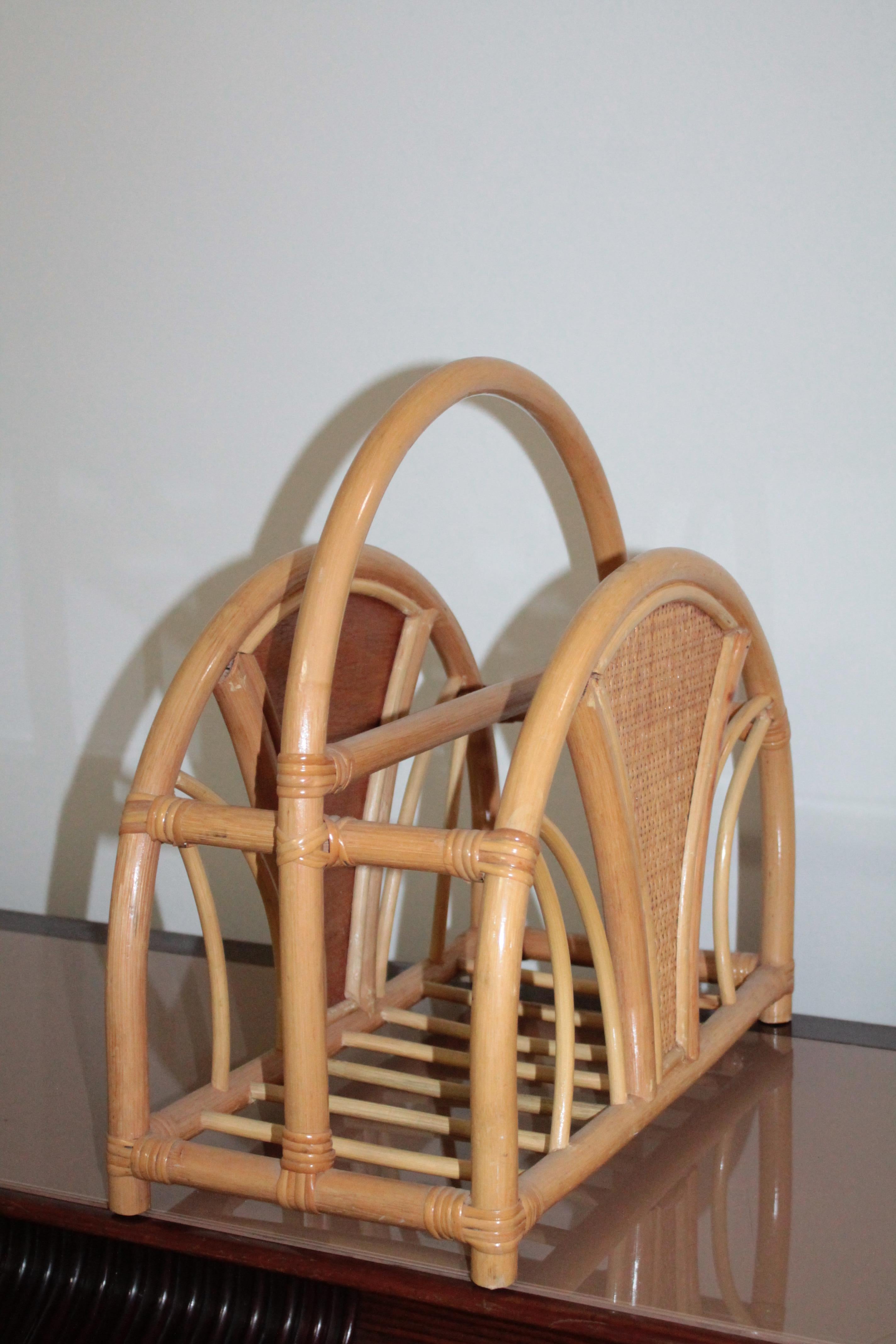 Magazine Rack Rattan 1960s In Good Condition For Sale In Palermo, Palermo