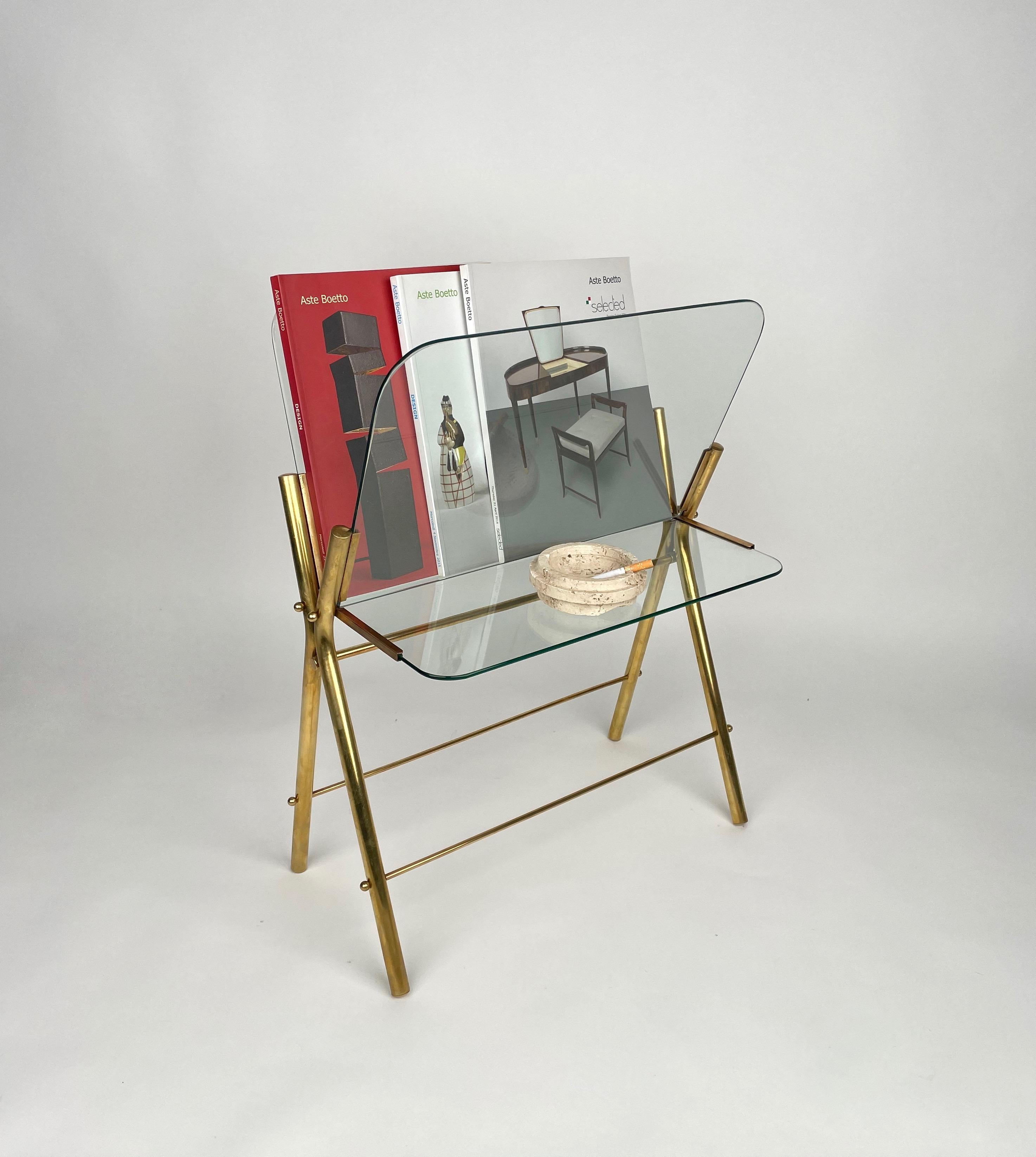 Magazine Rack Table Brass and Glass, Italy 1950s For Sale 4