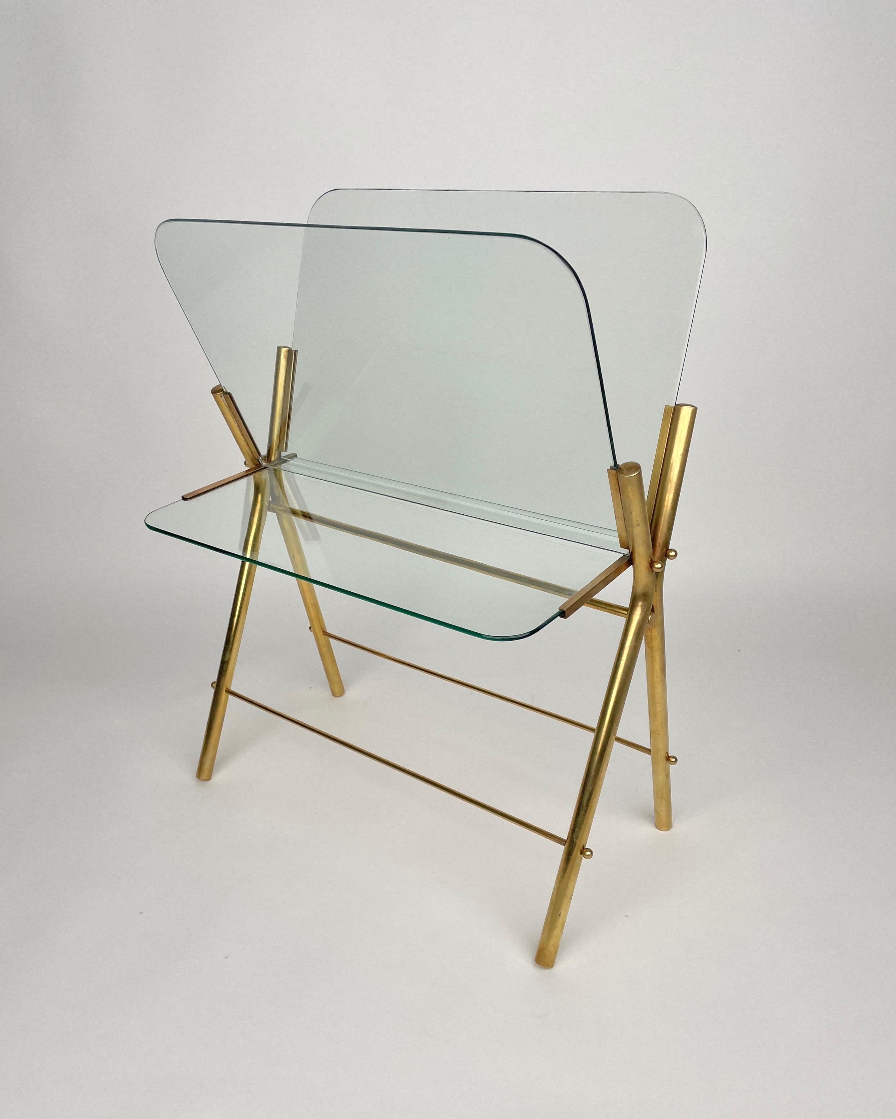 Magazine Rack Table Brass and Glass, Italy 1950s For Sale 5