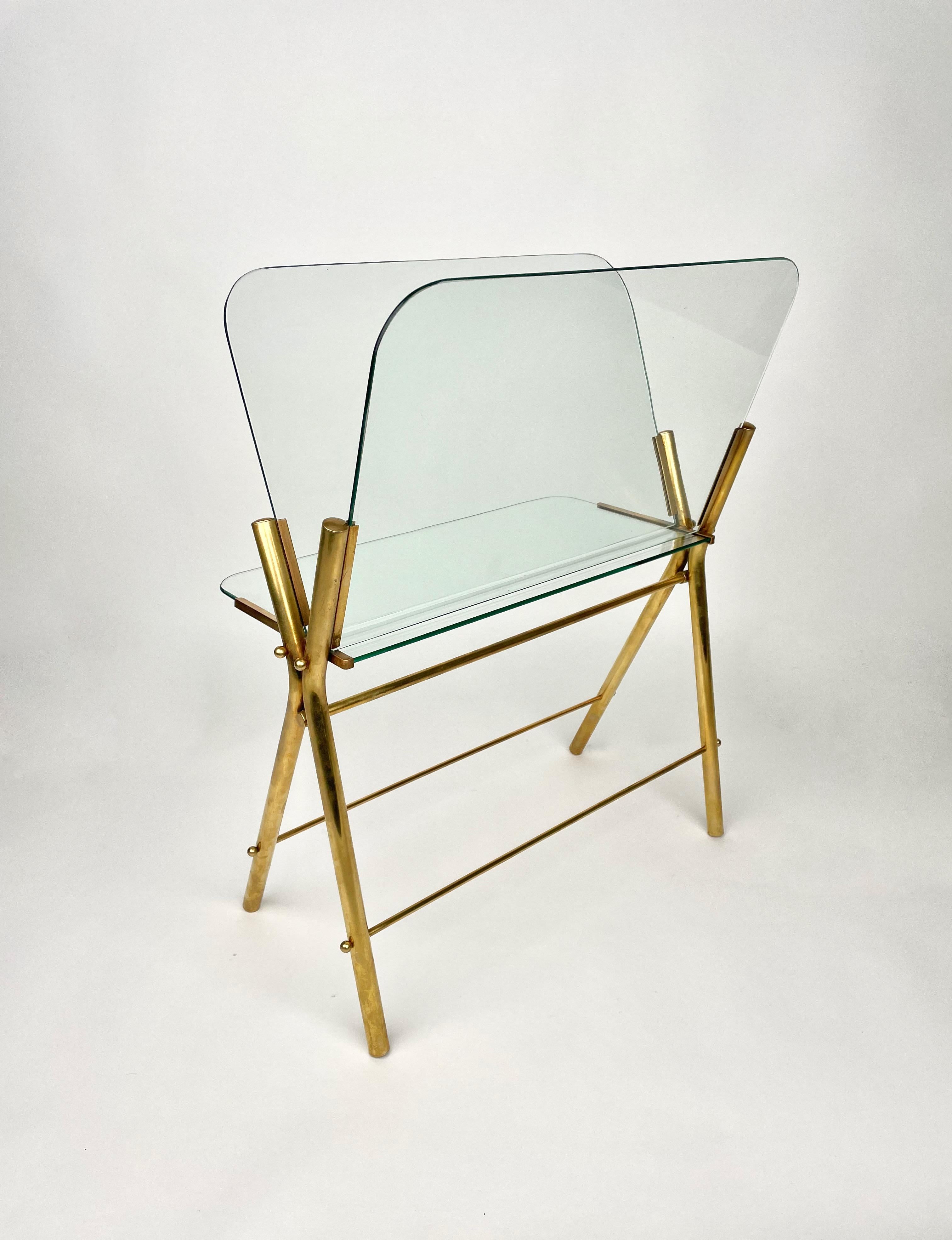 Magazine Rack Table Brass and Glass, Italy 1950s For Sale 2