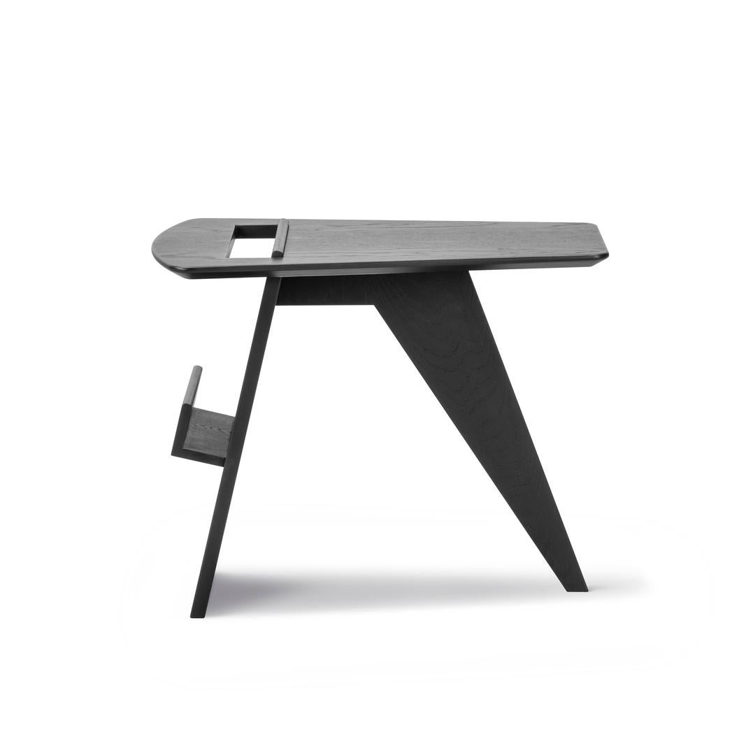 Scandinave moderne Table d'appoint pour magazines M6500 en Oak laqué noir par Jens Risom pour Fredericia en vente