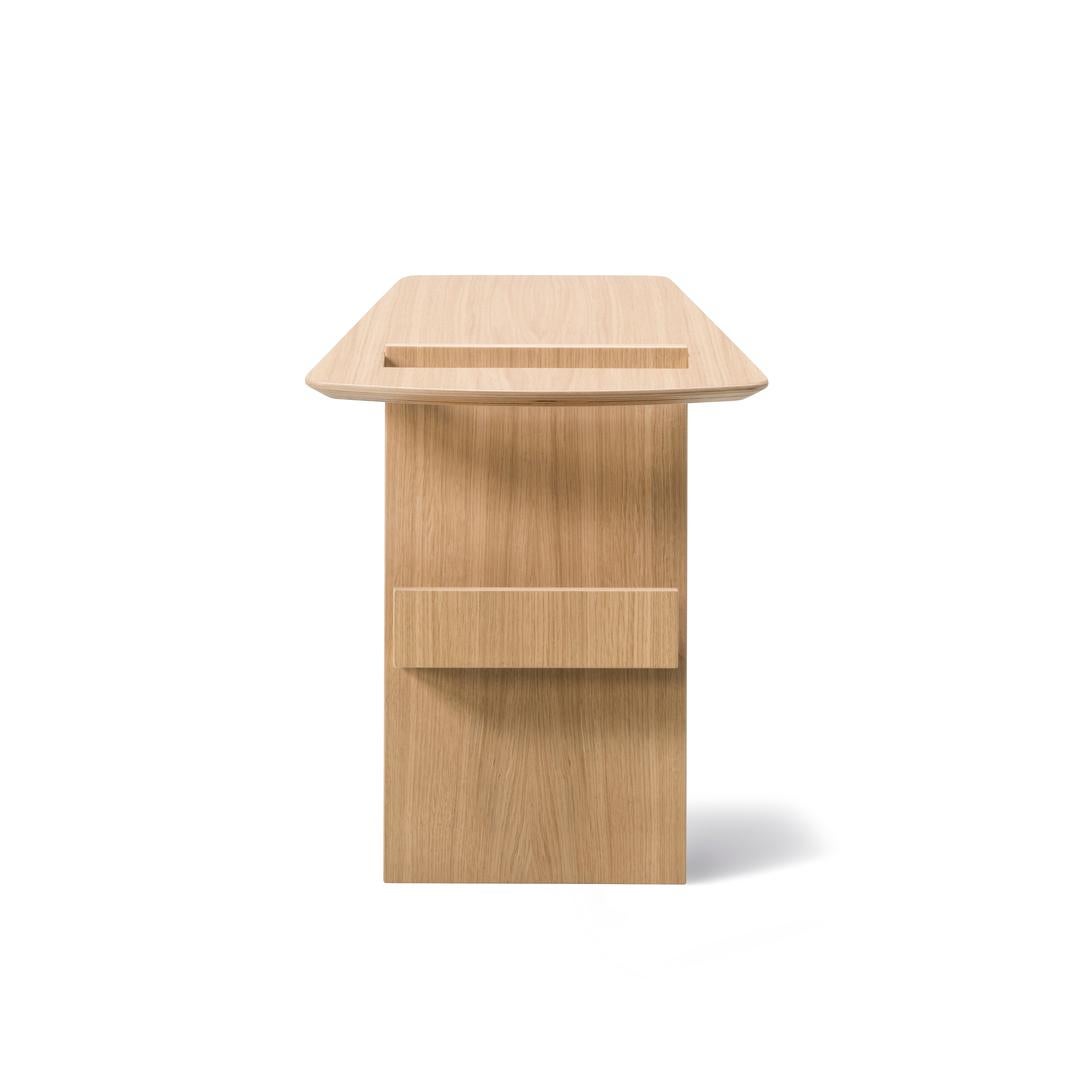 Mesa auxiliar M6500 en roble lacado de Jens Risom para Fredericia Siglo XXI y contemporáneo en venta