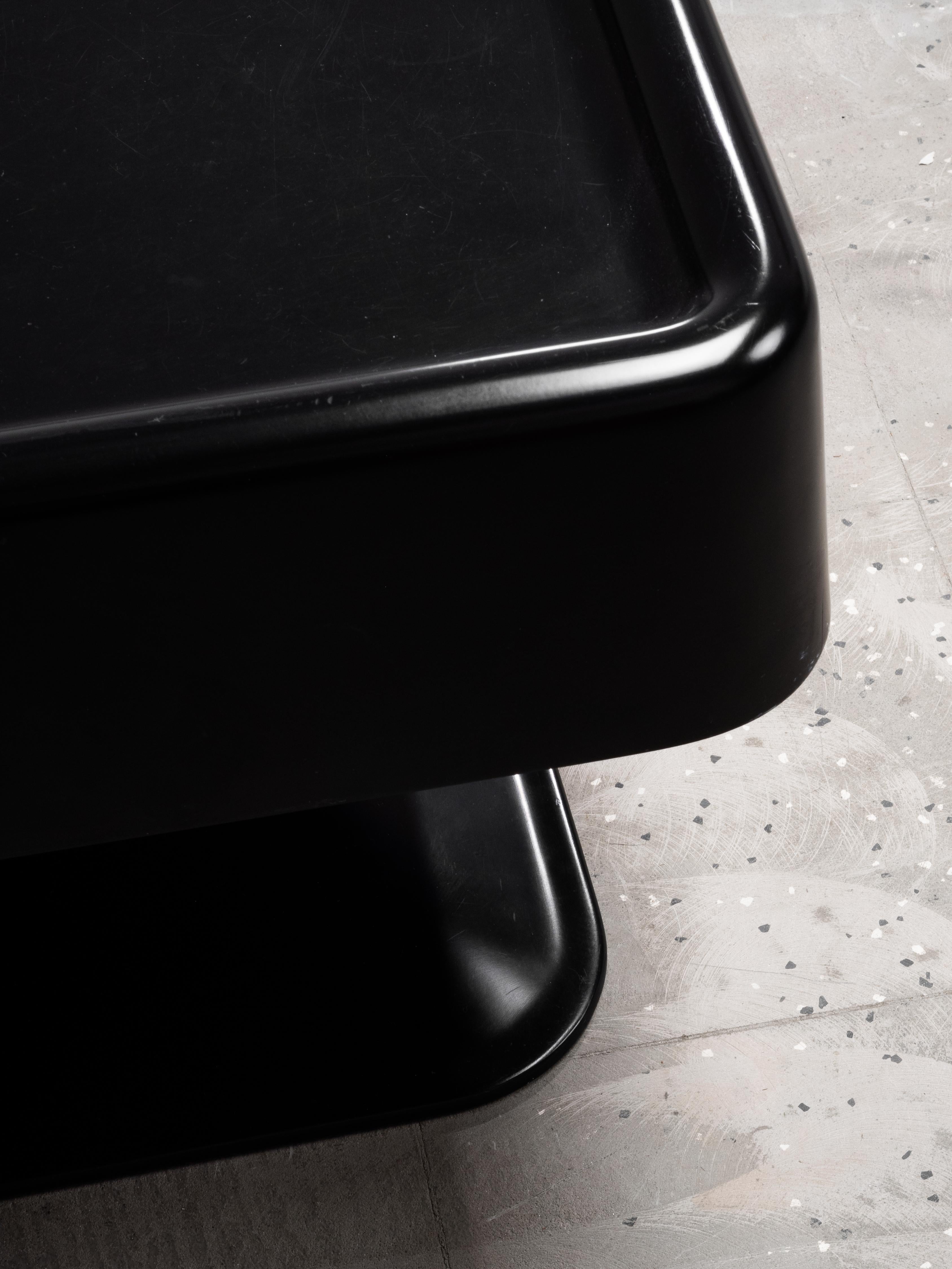 Plastic Magazine/Side Table Model 667 by Yrjö Kukkapuro for Haimi, 1960s For Sale