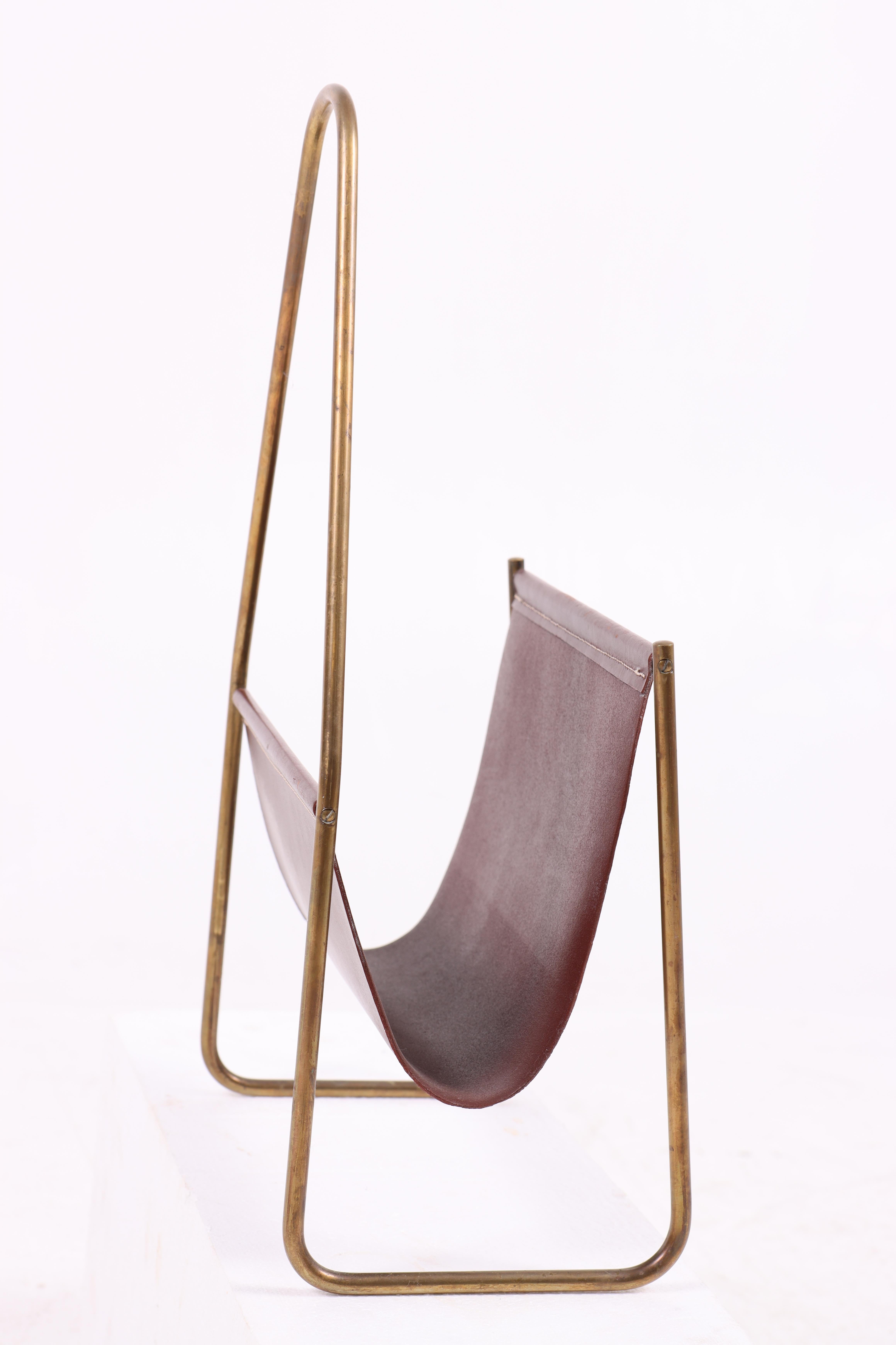 Porte-revues en cuir patiné et laiton par Carl Auböck, années 1950 Bon état - En vente à Lejre, DK