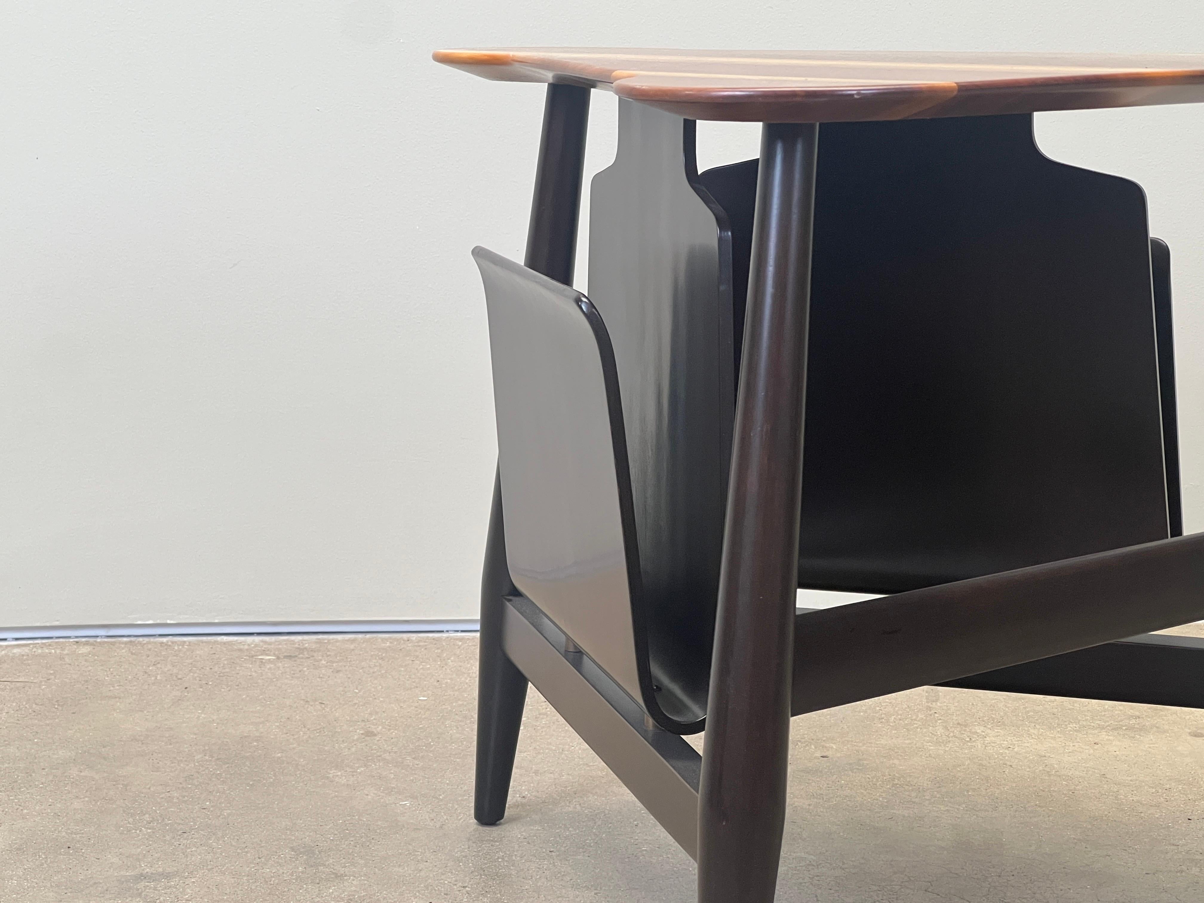 Noyer Table à revues Edward Wormley pour Dunbar en vente