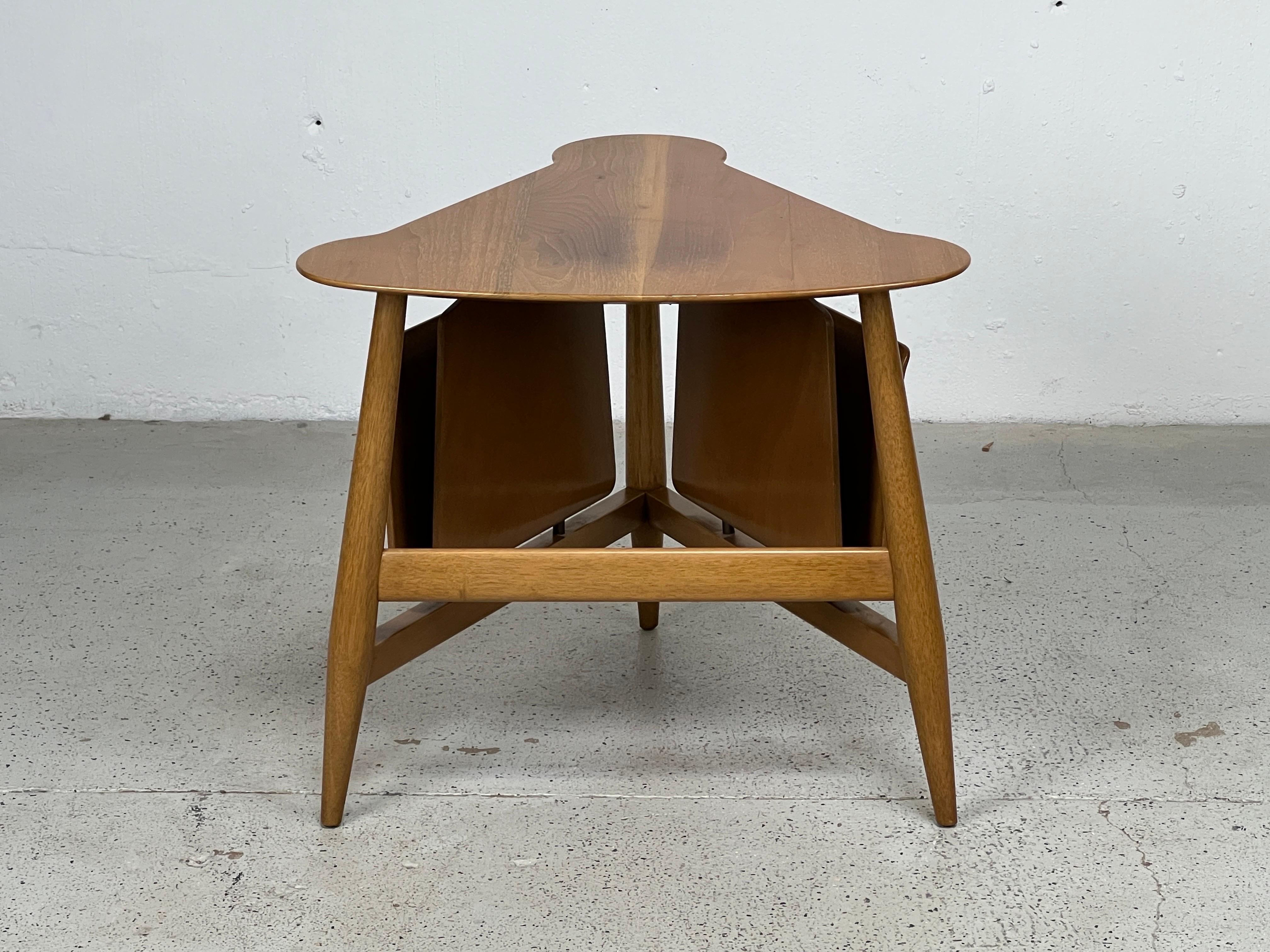 Magazine Table by Edward Wormley for Dunbar  For Sale 3