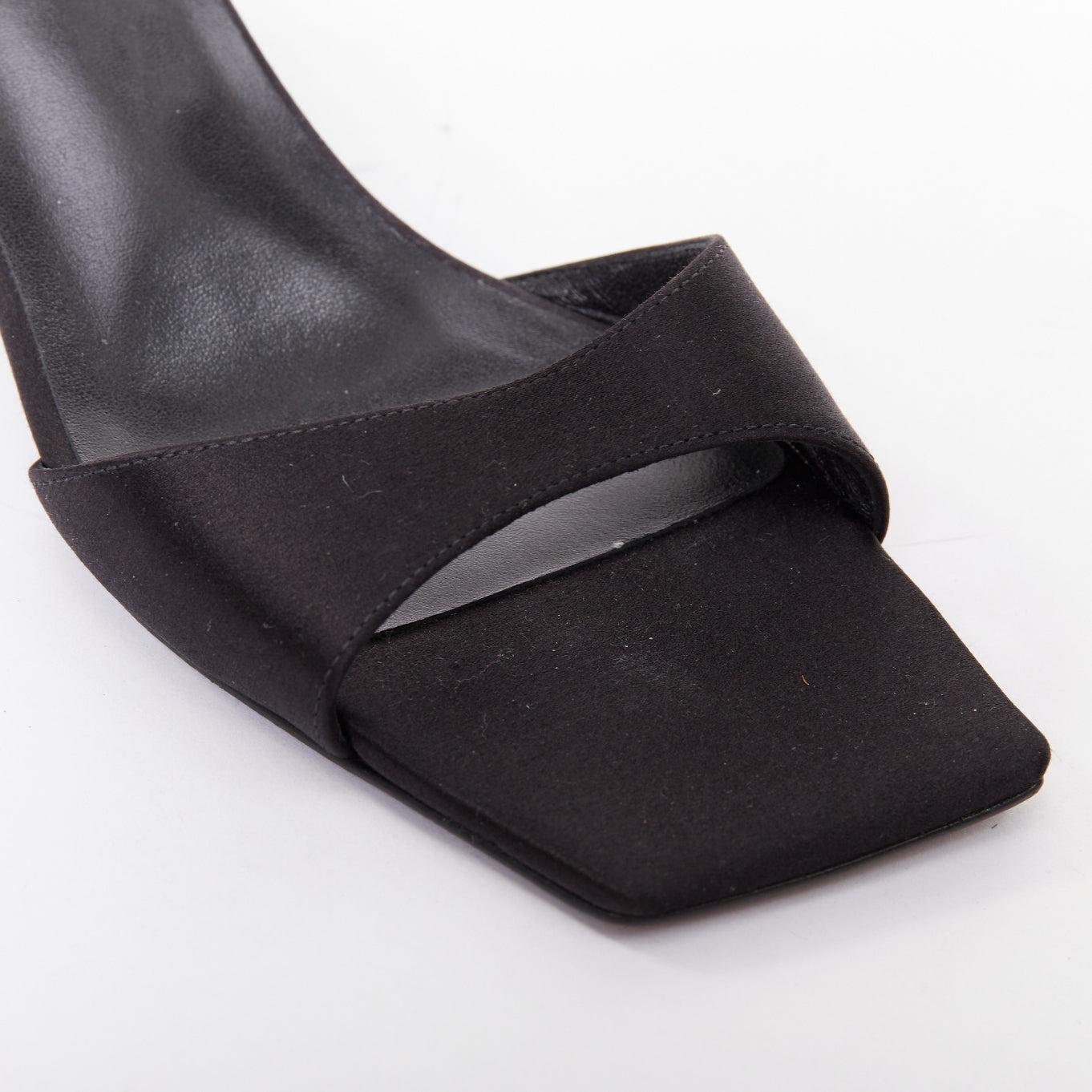 MAGDA BUTRYM rouge floral noir satin embelli talons mules EU37.5 en vente 2
