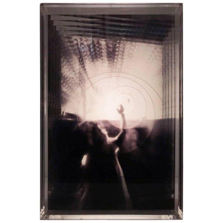 Abstract Sculpture Magda Von Hanau - The Window, par Janela  Boîte à luminaires de sculpture faite de photographies d'exposition multiples