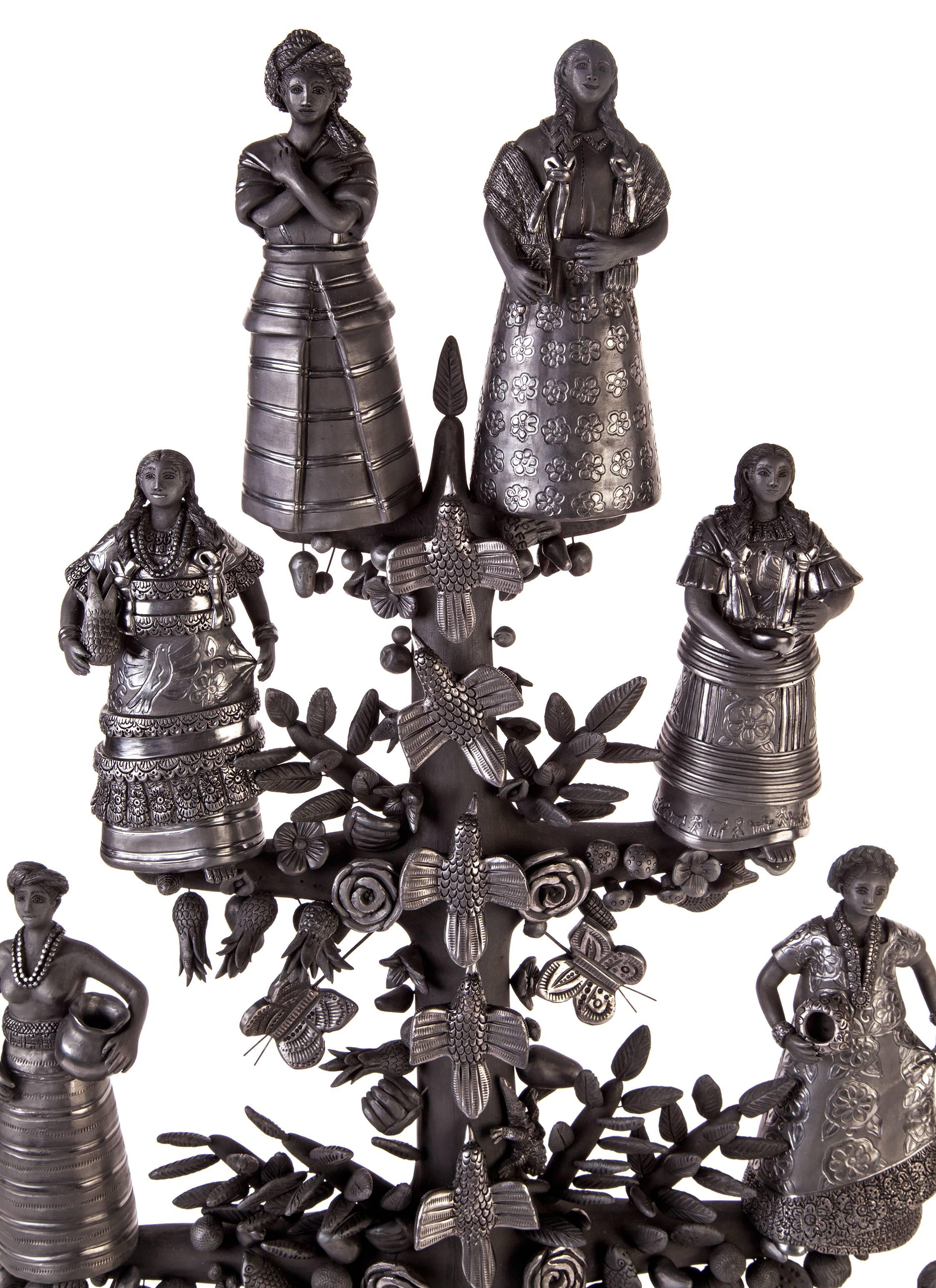 20'' Arbol 8 Regiones Oaxaca / Ceramics Black Clay Mexican Folk Art Tree of Life - Sculpture by Magdalena Pedro Martinez