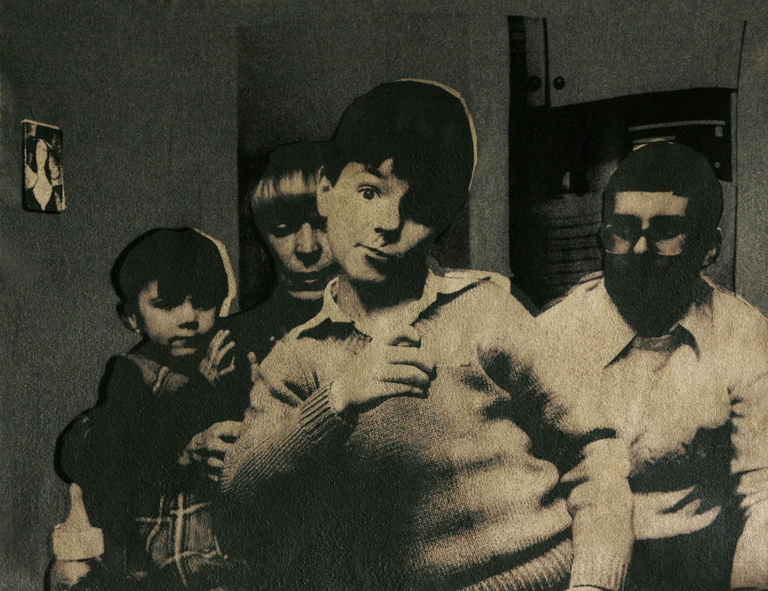 Senza titolo, Famiglia, Serie Stand -  Fotografia Contemporanea - Painting Objects