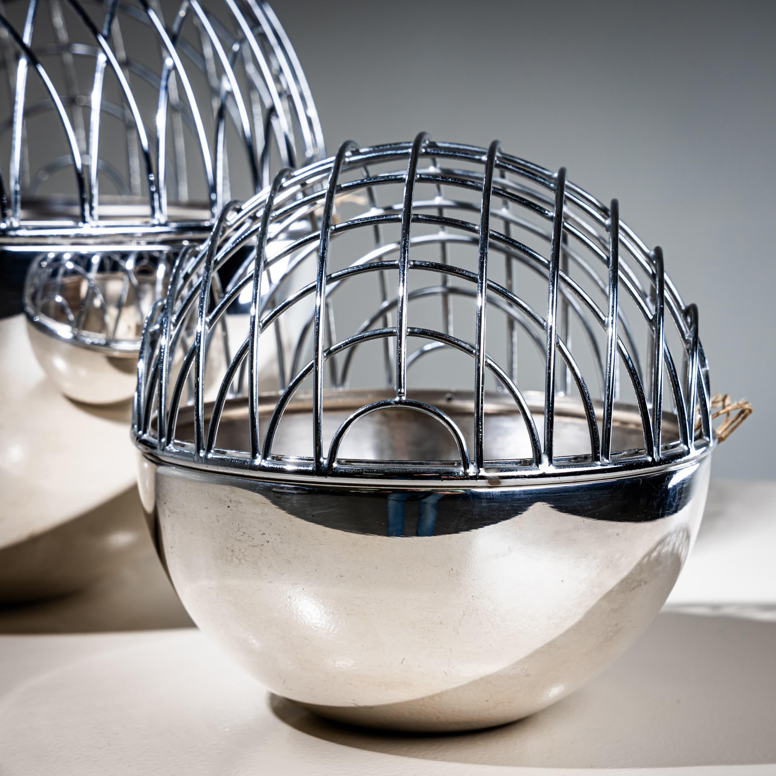 Placcato argento Vasi a forma di orbita Magellano di Vico Magistretti per Bacci, Italia in vendita