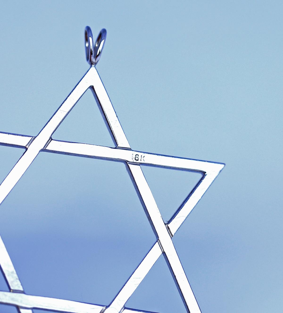 Magen David 18 K White Gold Onyx Massive Pendant, 2000 In Good Condition For Sale In Herzelia, Tel Aviv