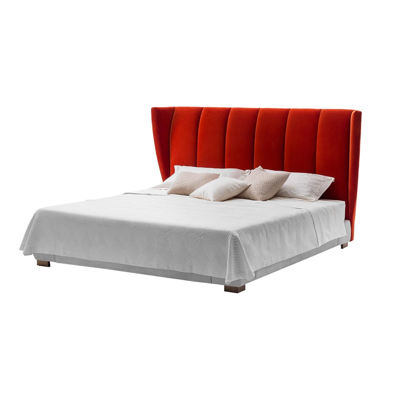 Rotes Bett aus rotem Samt in Königsgröße, entworfen von Luca Scacchetti von Luca Scacchetti (Moderne) im Angebot