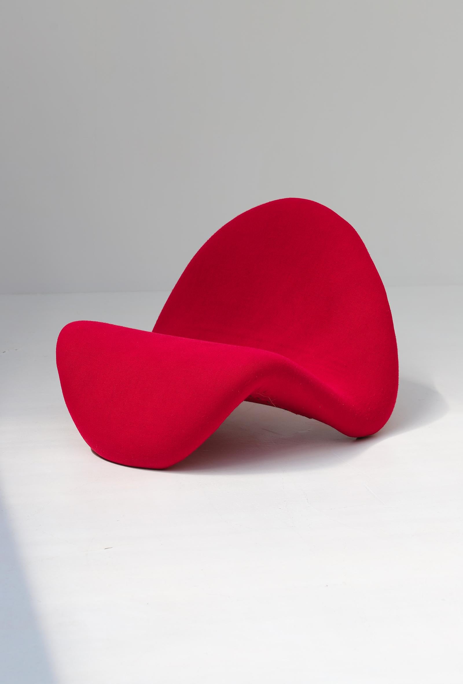 Français Chaise d'appoint à languette rouge magenta Pierre Paulin par Pierre Paulin pour Artifort 1967