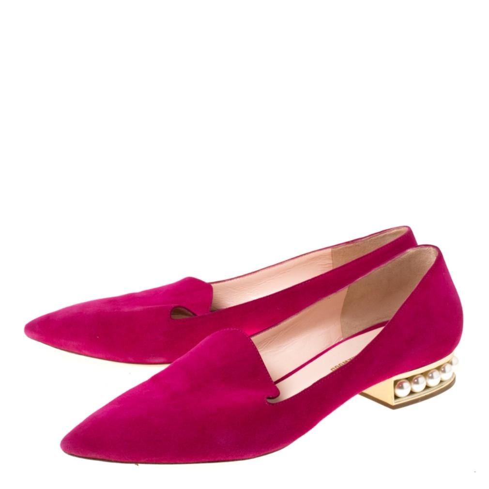 Magenta Suede Casati Faux Pearl Heel Pointed Toe Loafers Size 40 In Good Condition In Dubai, Al Qouz 2