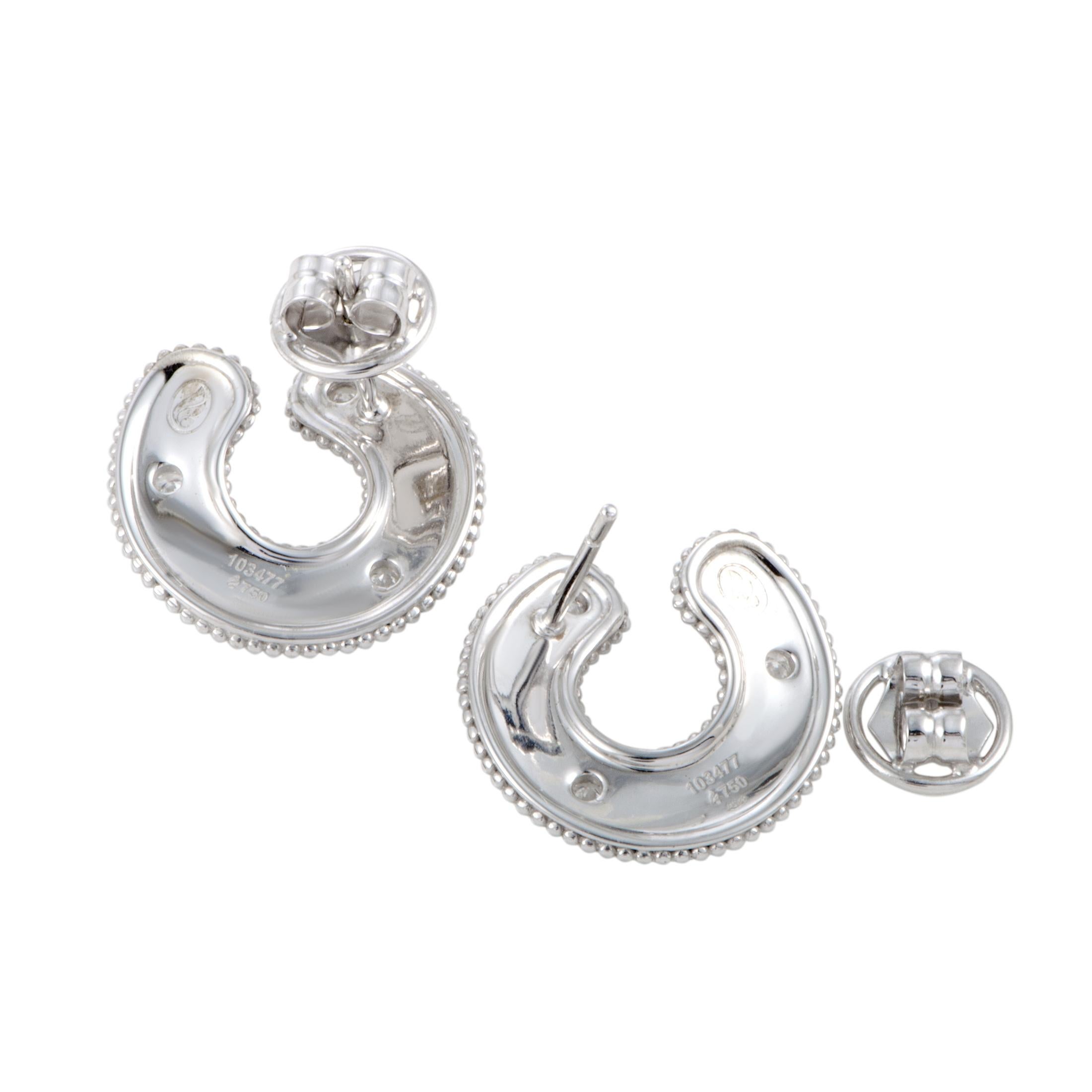 Presented within the exceptional “Babylon” collection, this extraordinary pair of earrings boasts a captivating design that is beautifully accentuated by sublime diamond brilliance. The earrings are created by Magerit, and the pair is expertly