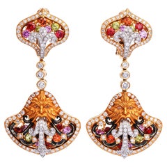 Boucles d'oreilles pendantes Versailles Magerit en or jaune 18 carats avec diamants et saphirs