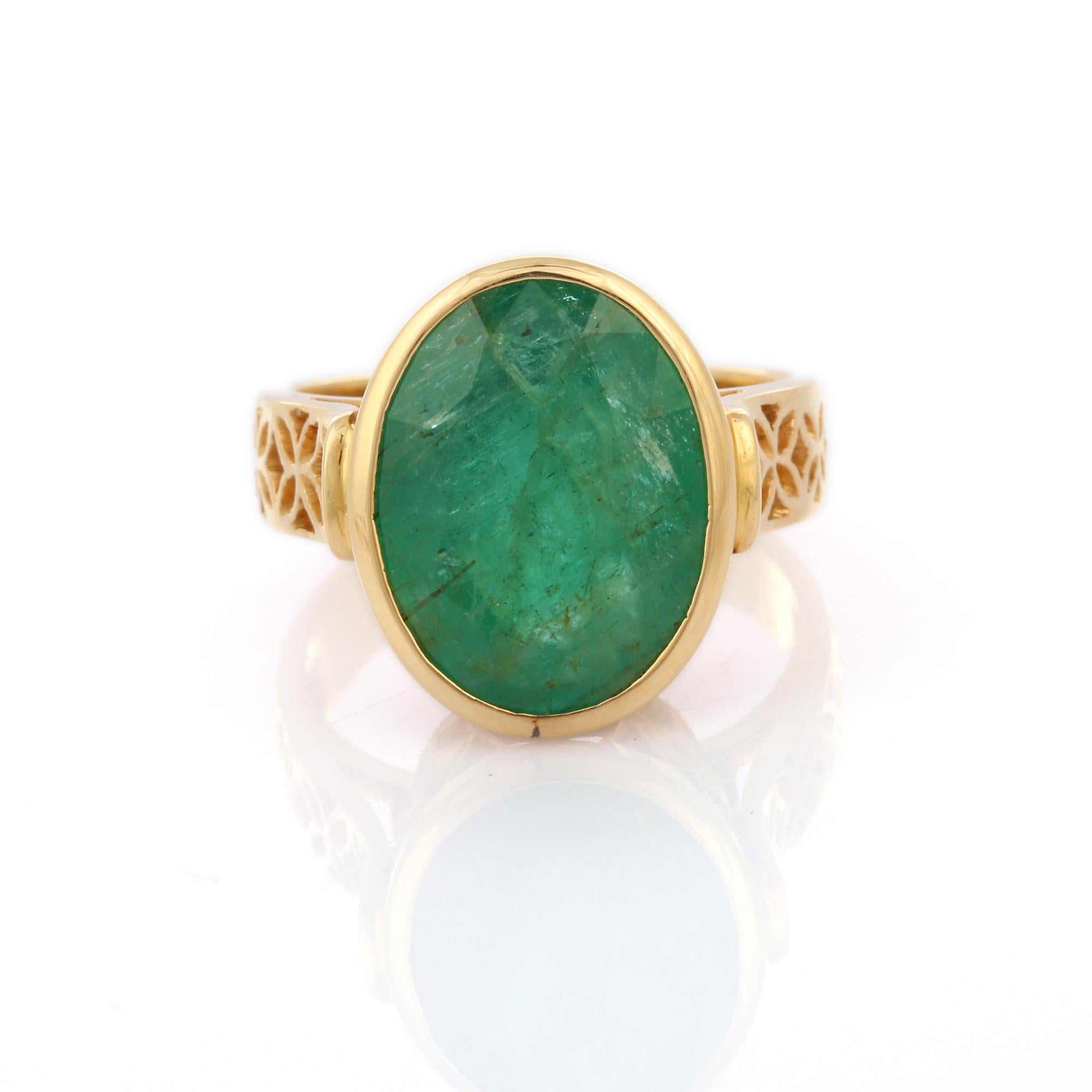 For Sale:  Natural Certified 7.76 Carats Emerald Ring in 18k Solid Yellow Gold 2