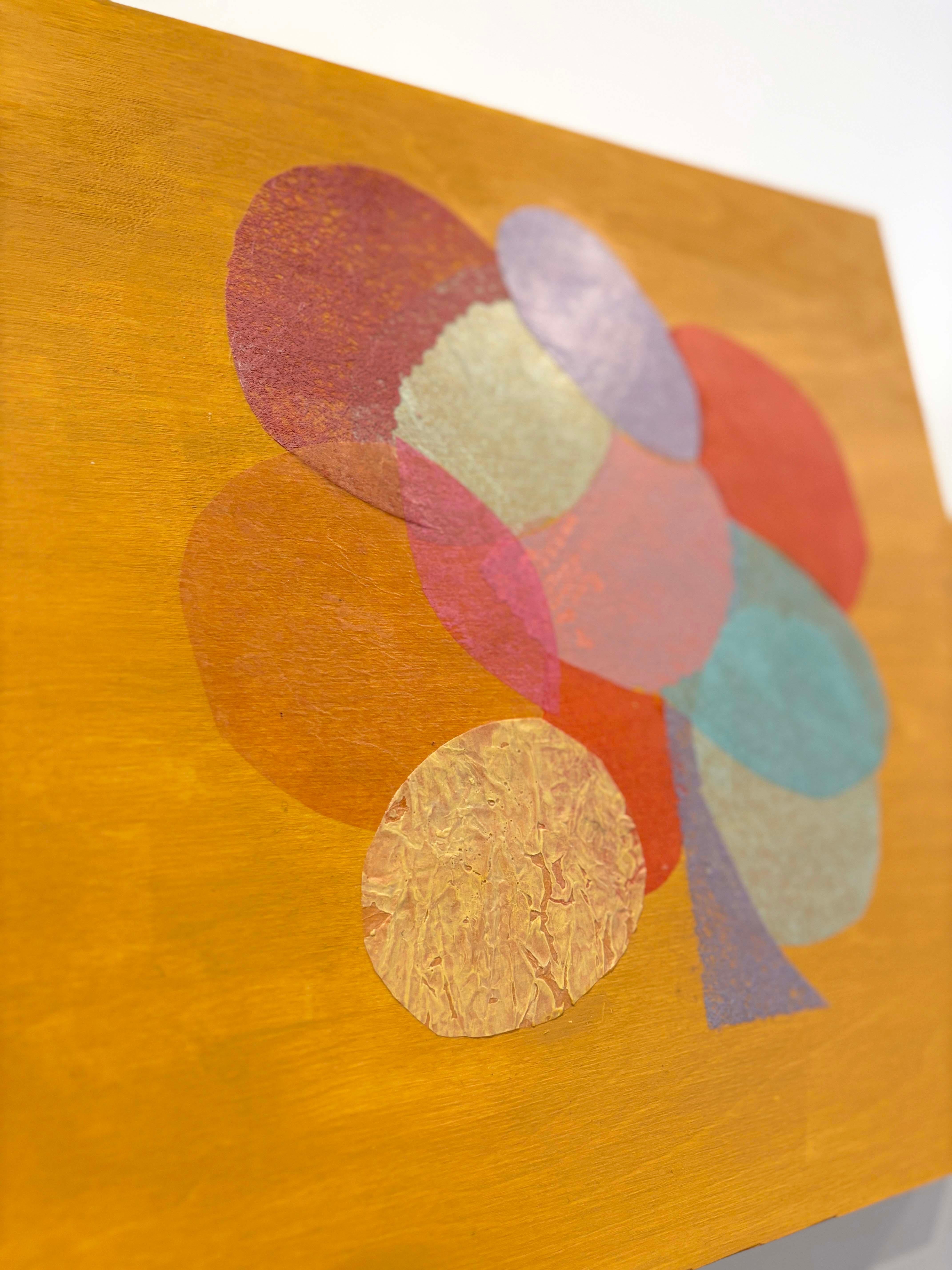 Peinture abstraite jaune, collage de papier fait à la main en vente 1