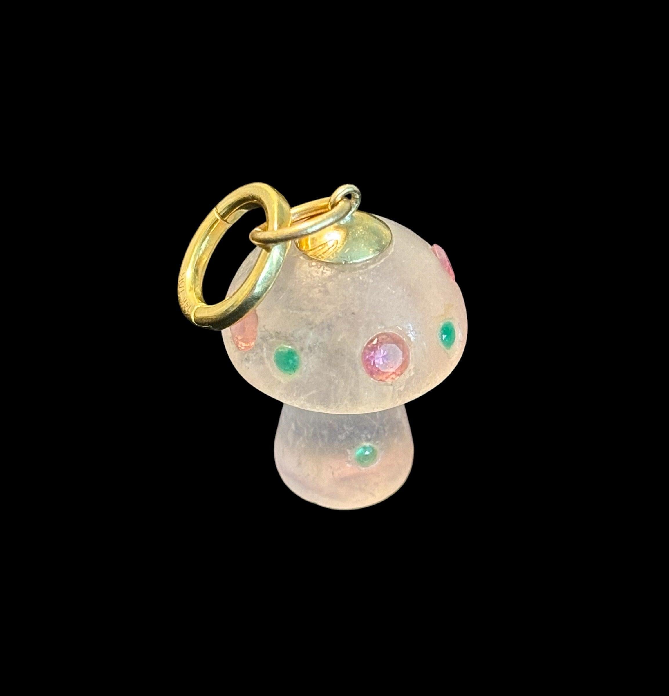 Pendentif MUSHROOM MAGIQUE 

Fluorite, émeraudes, tourmaline rose, or 14k

Ressentez la magie en portant ce pendentif unique en son genre qui mesure 1