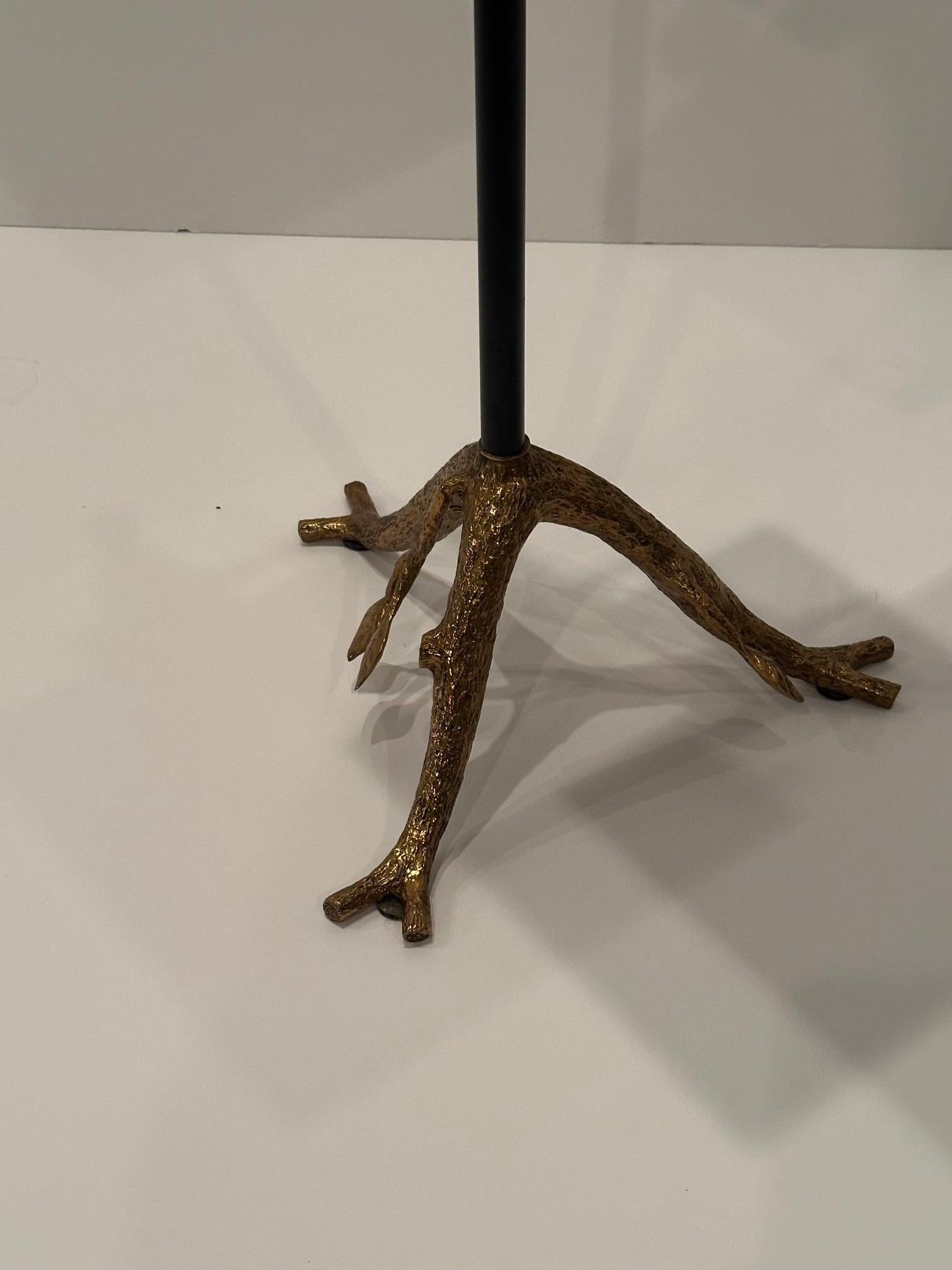 Tavolino magico in ferro bronzo e specchio invecchiato con uccello in vendita 4