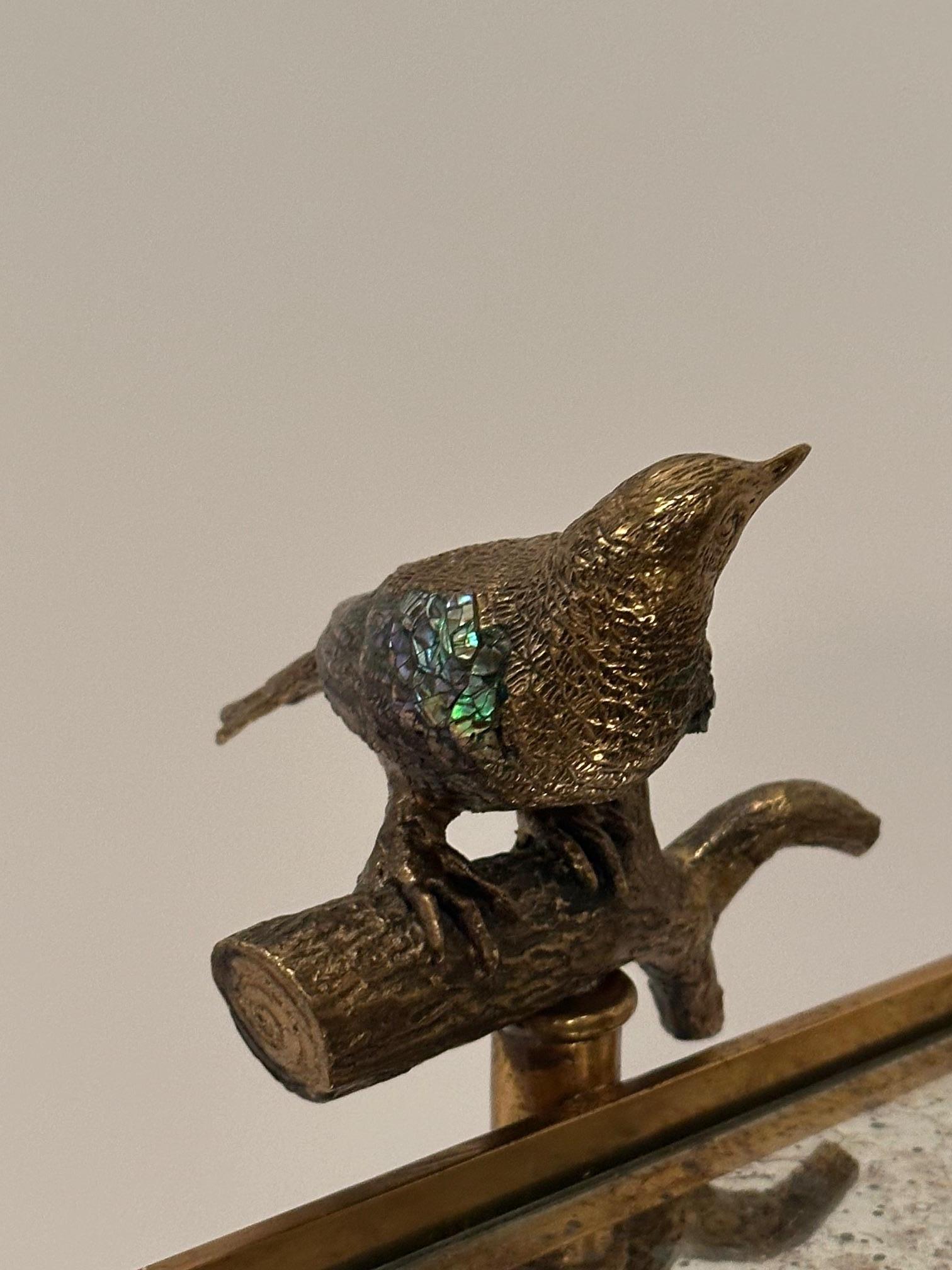 Tavolino magico in ferro bronzo e specchio invecchiato con uccello In condizioni buone in vendita a Hopewell, NJ