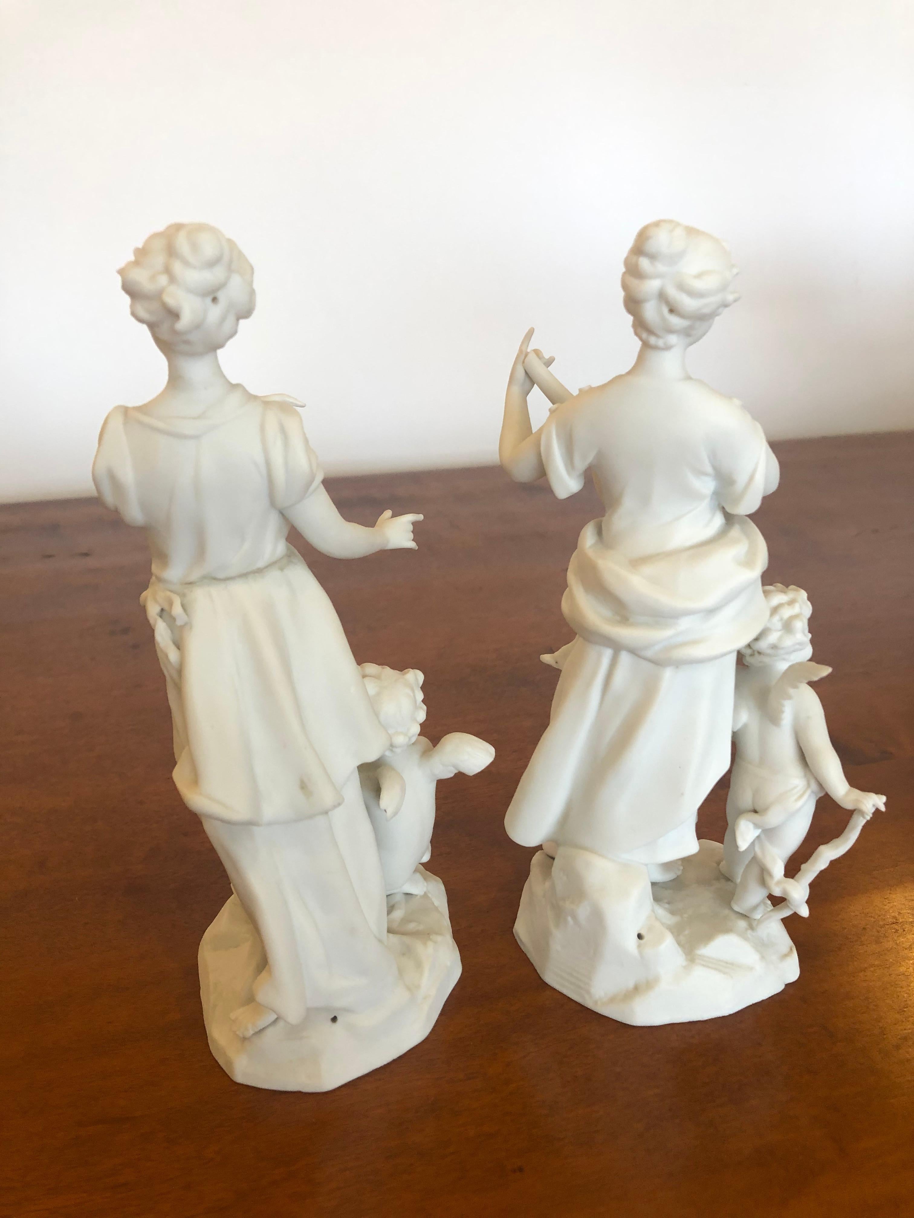 XIX secolo Magica coppia di antiche fanciulle musiciste in porcellana parigina