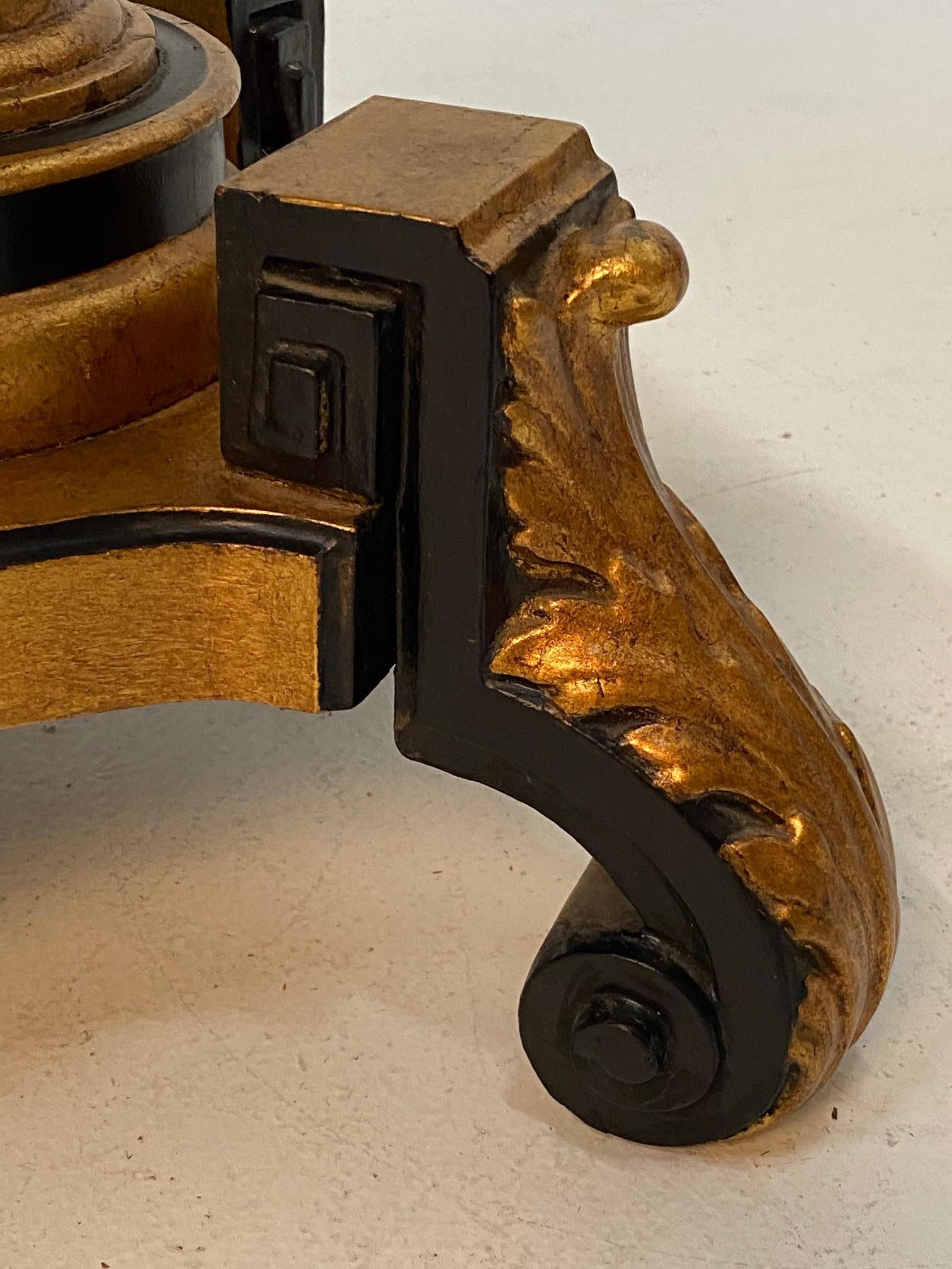 Nord-américain Table d'appoint magique sculptée à la main, ébénisée et dorée peinte à la main en vente
