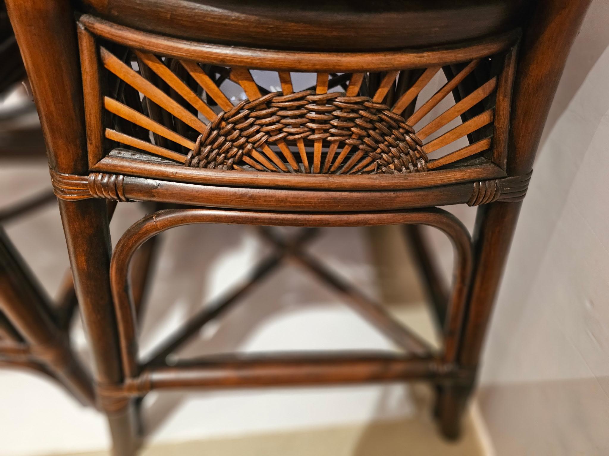 Magische Satz von 4 Bambus Rattan & gepolstert Vintage Counter Hocker mit Rückenlehnen (amerikanisch) im Angebot