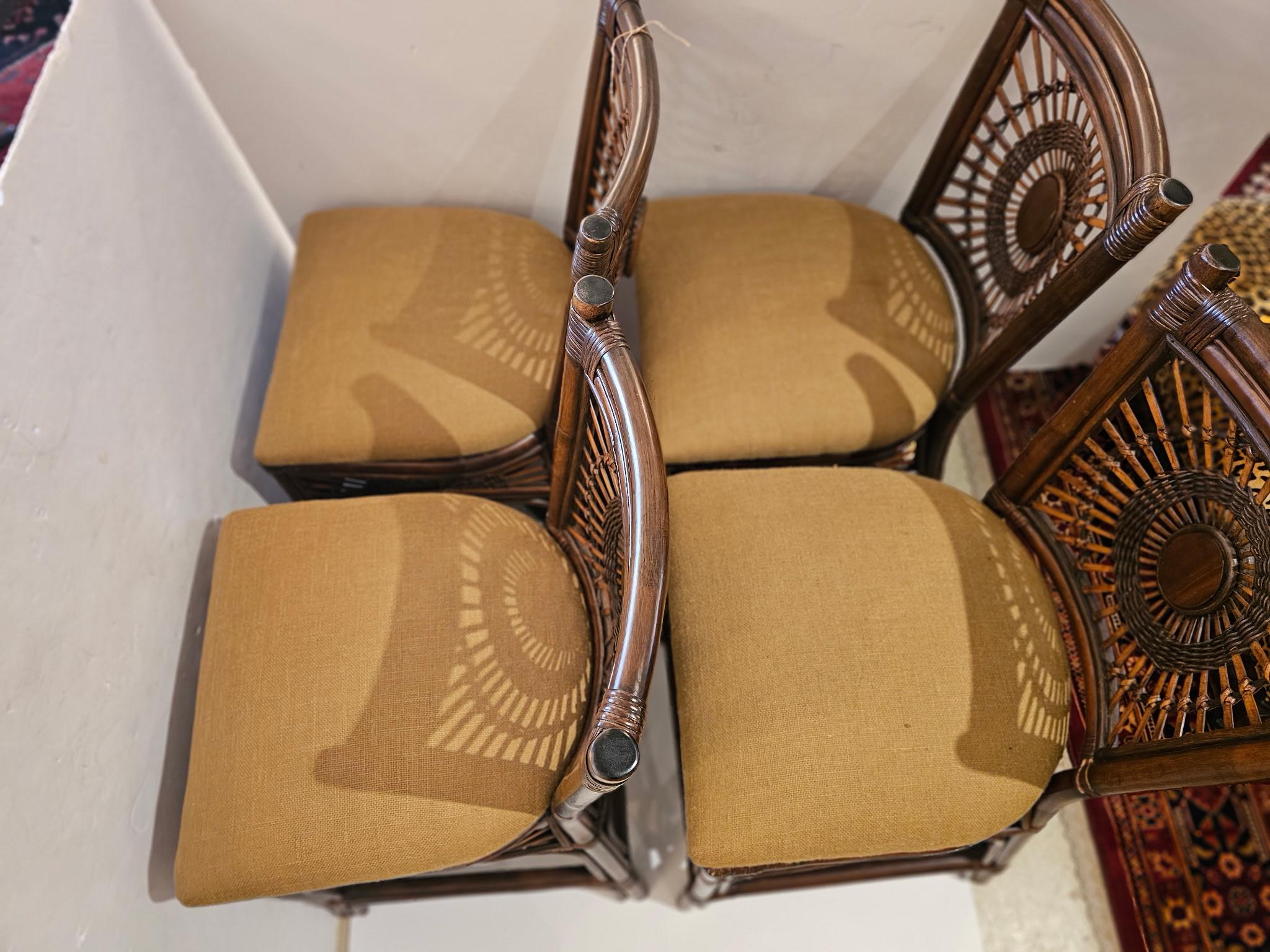 Magische Satz von 4 Bambus Rattan & gepolstert Vintage Counter Hocker mit Rückenlehnen im Angebot 1