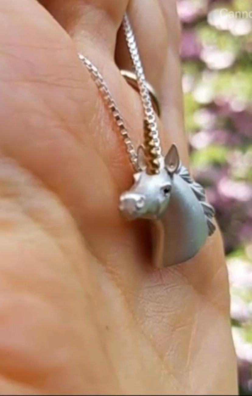 Round Cut Magical unicorn necklace For Sale