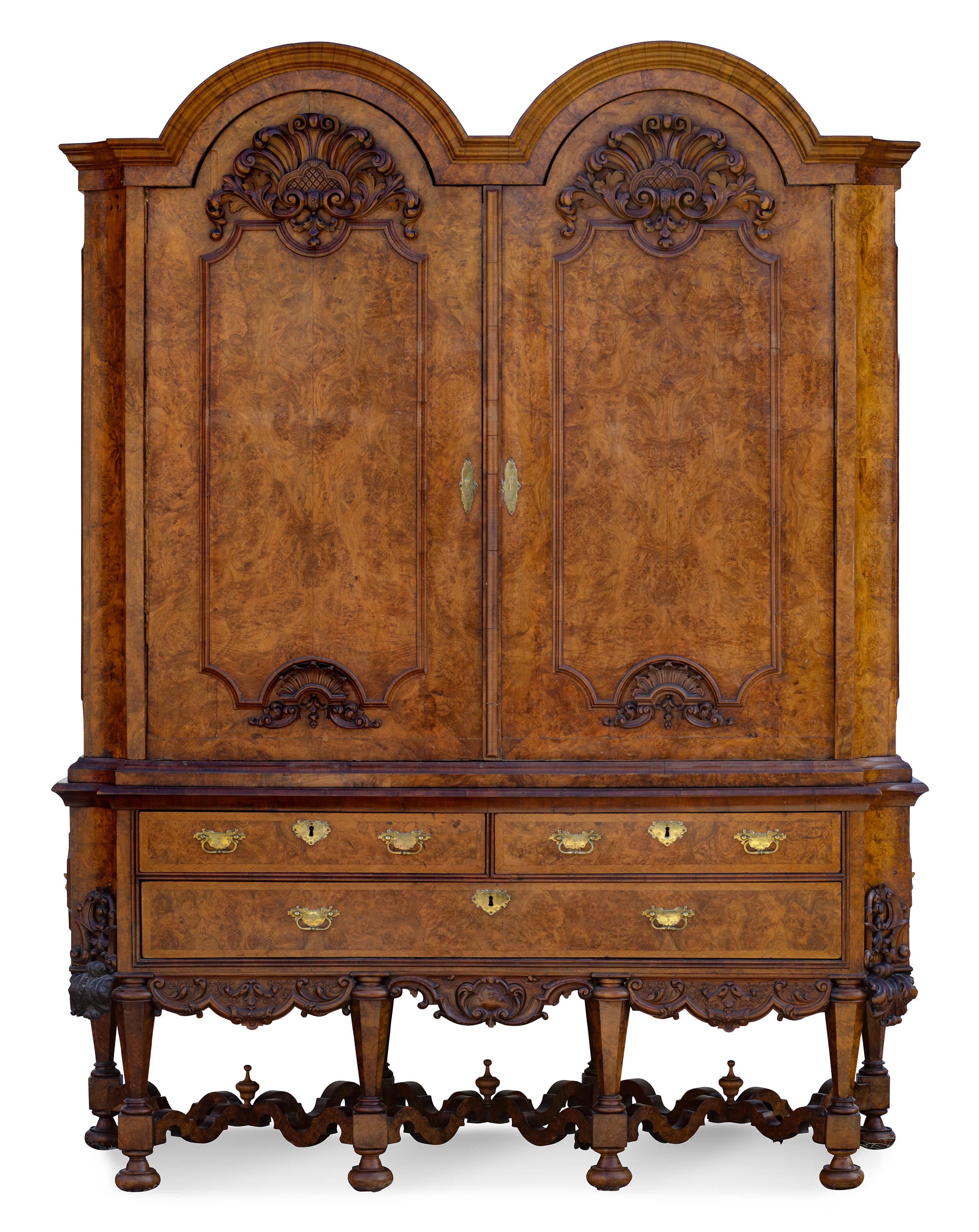 The Marot cabinet
A Magnificent Walnut Burr Cabinet on stand or 'kruisvoetkabinet' in the style of Daniel Marot
Circa 1720, probably made for George Clifford III in Amsterdam or the Hague

The cabinet is one of the rarest examples of a so-called
