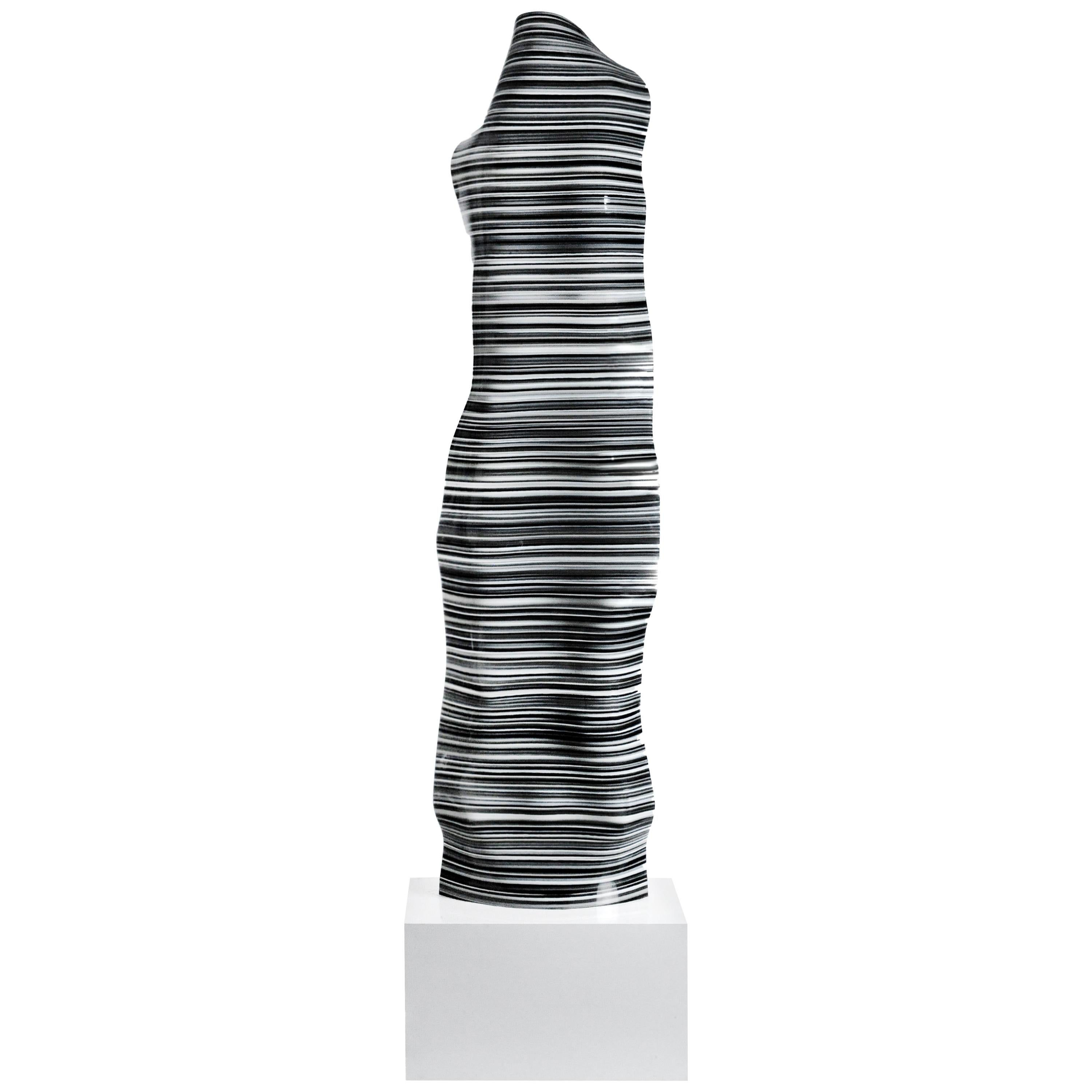 Magikarpet, große schwarz-weiße Barcode-Glaslampe, Sockel aus weißem Marmor