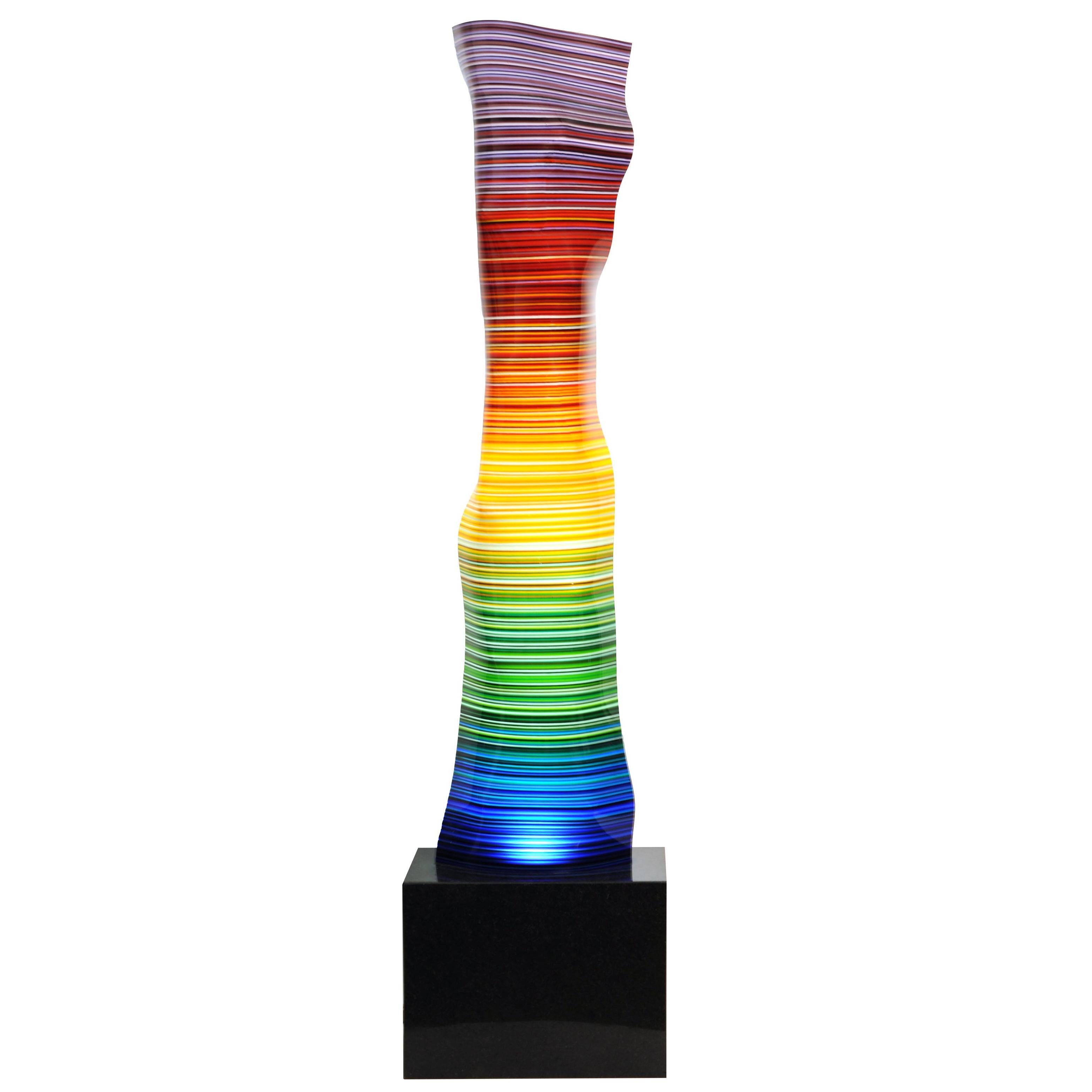 Magikarpet Lineare Regenbogen-Barcode-Glaslampe über schwarzem Granit-Beleuchtungssockel