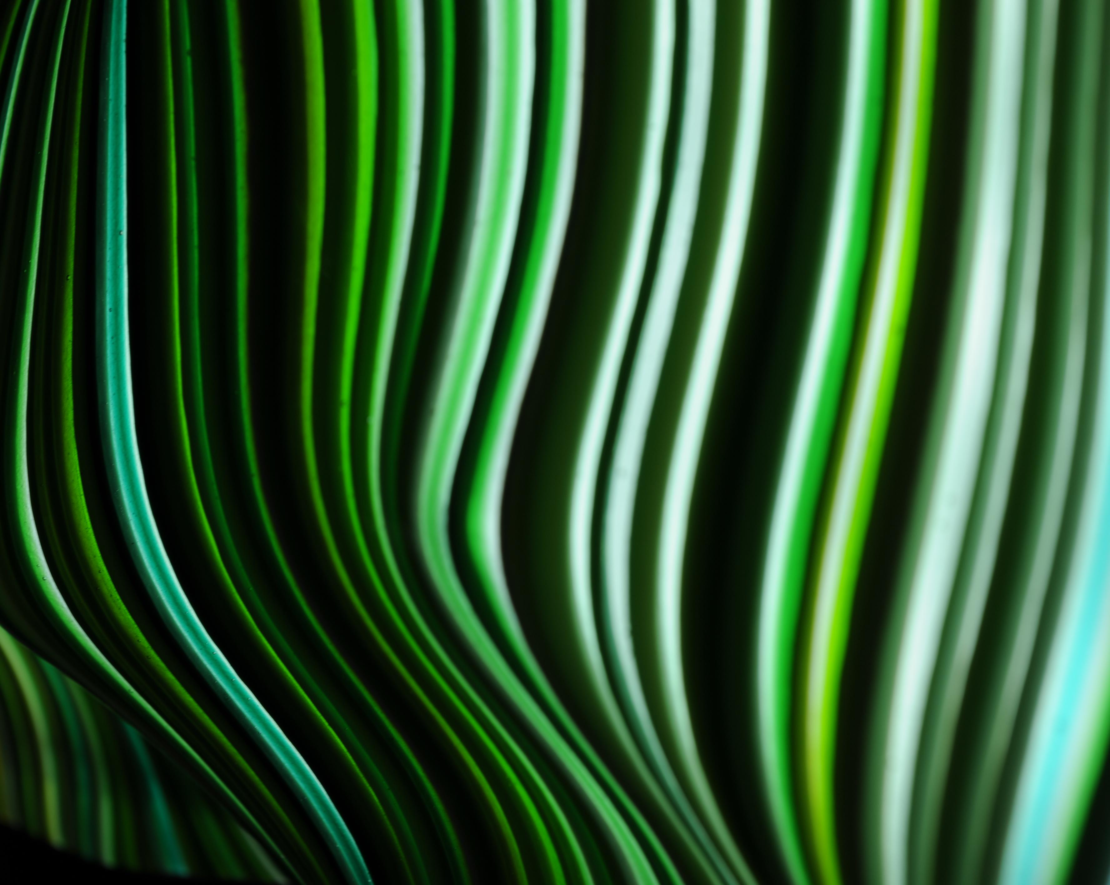 Magikarpet Leuchte in warmem Grün aus Barcode-Glas über schwarzem Granit-Leuchtensockel im Zustand „Neu“ im Angebot in Naucalpan, Edo de Mex