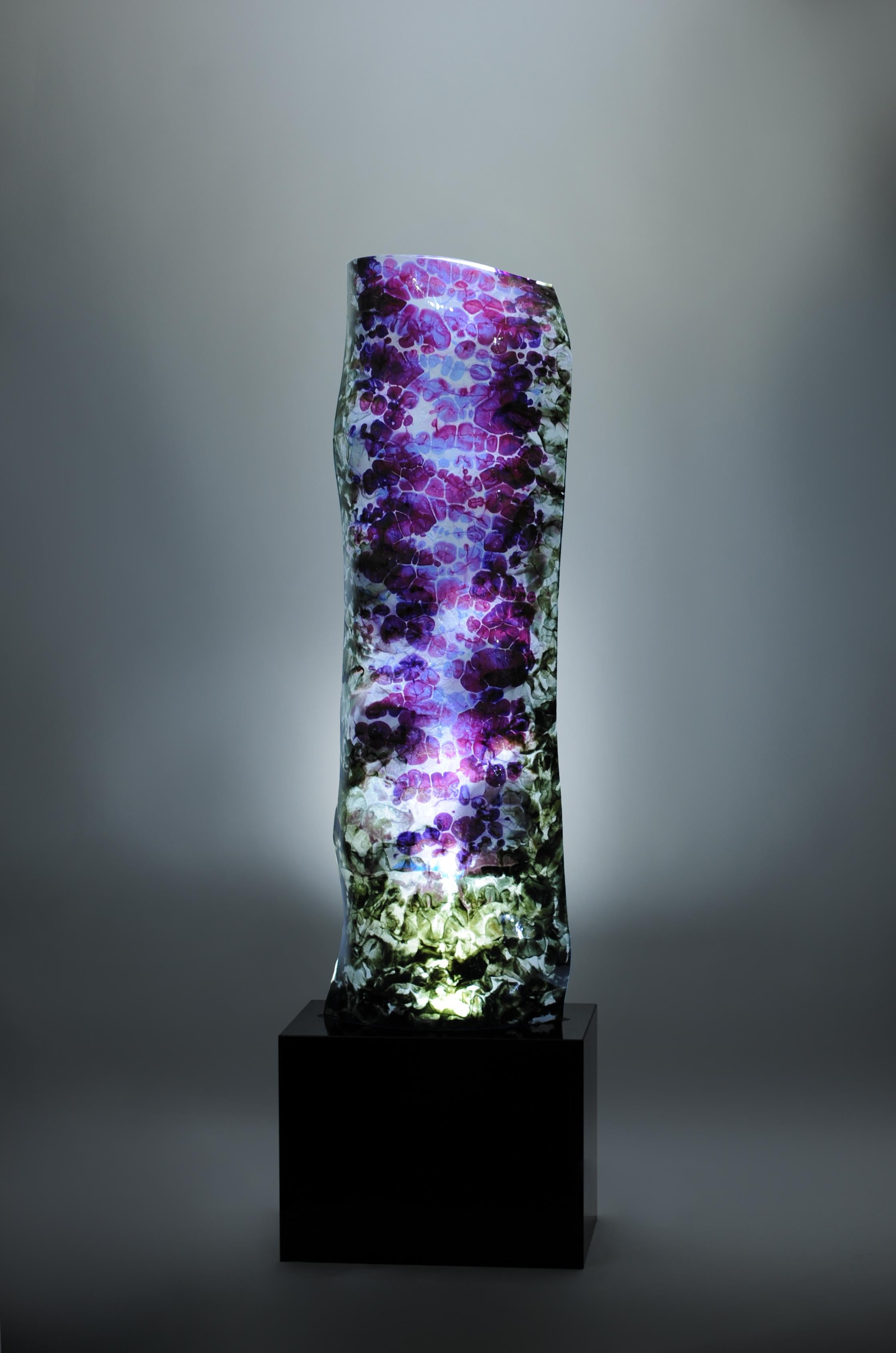 Magikarpet Mehrfarbiges organisches Glas Medium, schwarzer Granit Beleuchtungsockel im Zustand „Neu“ im Angebot in Naucalpan, Edo de Mex