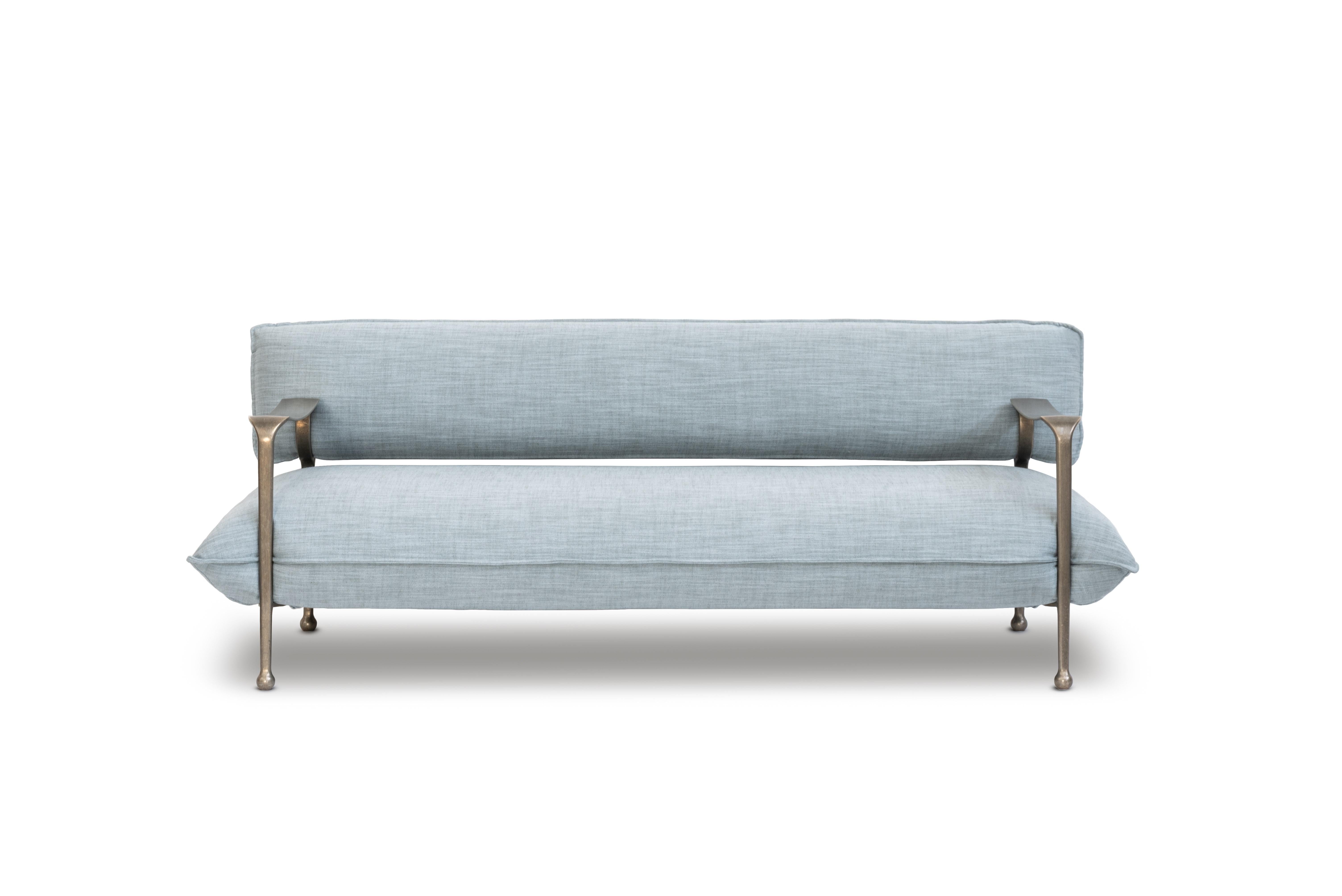 Produkt: 3-Sitzer Sofa
Modell/Marke: Magis Riace
Designer: Ronan Bouroullec
Produkttyp: Sofa

Beschreibung:
Das Magis Riace 3-Sitzer-Sofa, entworfen von Ronan Bouroullec, ist eine raffinierte und elegante Sitzlösung, die Komfort mit zeitgenössischem