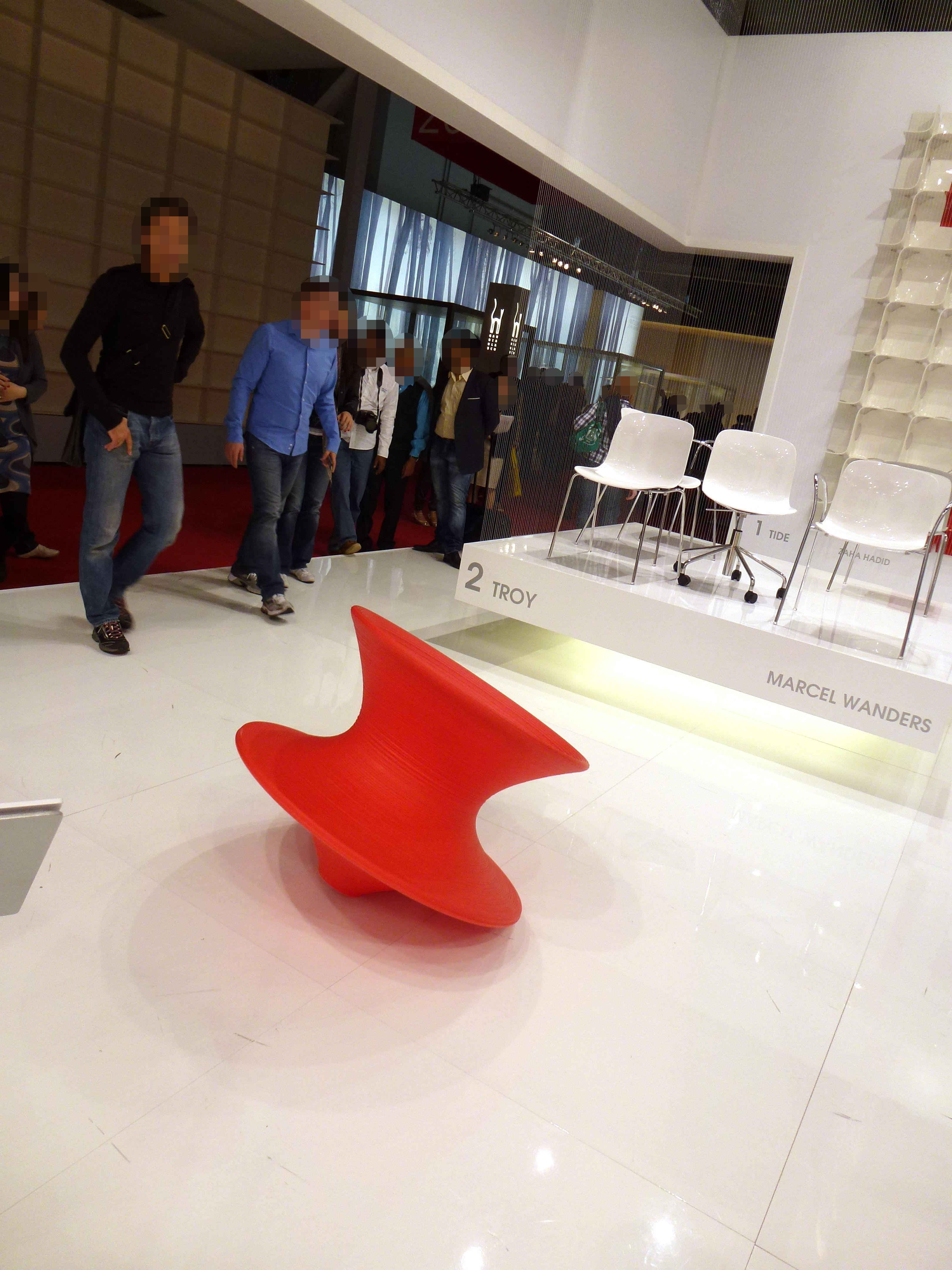 Magis - SPUN Chair - Design Thomas Heatherwick - Red For Sale at 1stDibs
