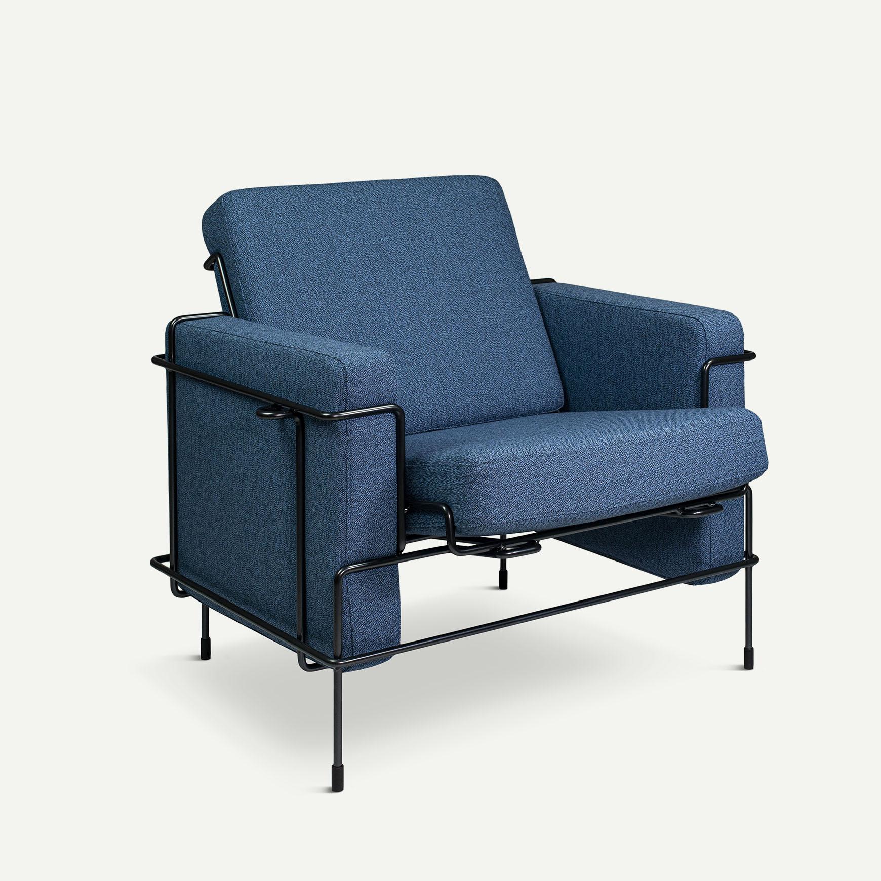 Produit : Fauteuil
Modèle/Marque : Trafic
Concepteur : Konstantin Grcic
Type de produit : Fauteuil

Description :
Le fauteuil Traffic, conçu par Konstantin Grcic, est un siège moderne défini par sa structure graphique en tiges d'acier et ses lignes