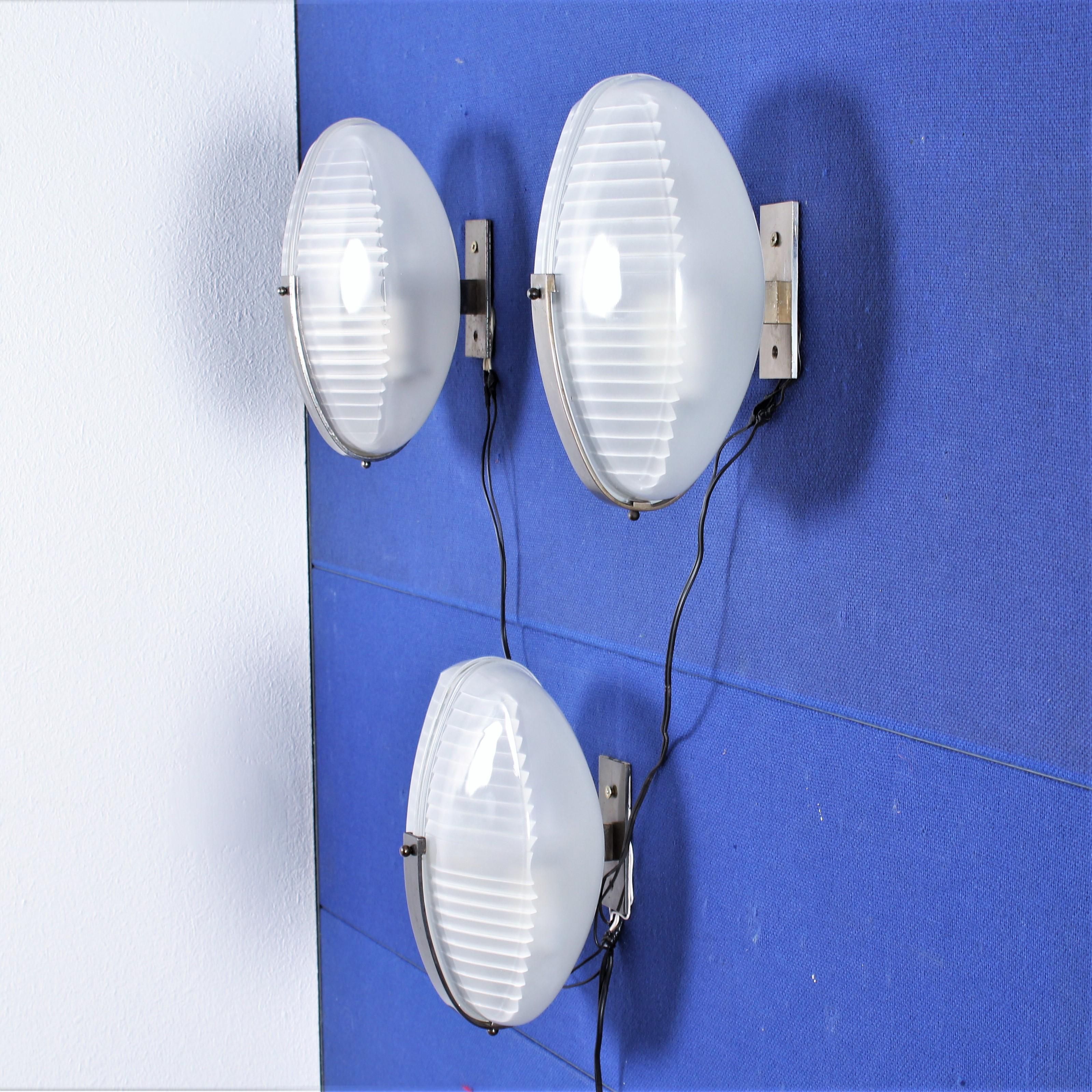 Elegant sconces (set of 3) with chromed brass support with two E12 based socket per sconce, and printed crystal diffusers. 