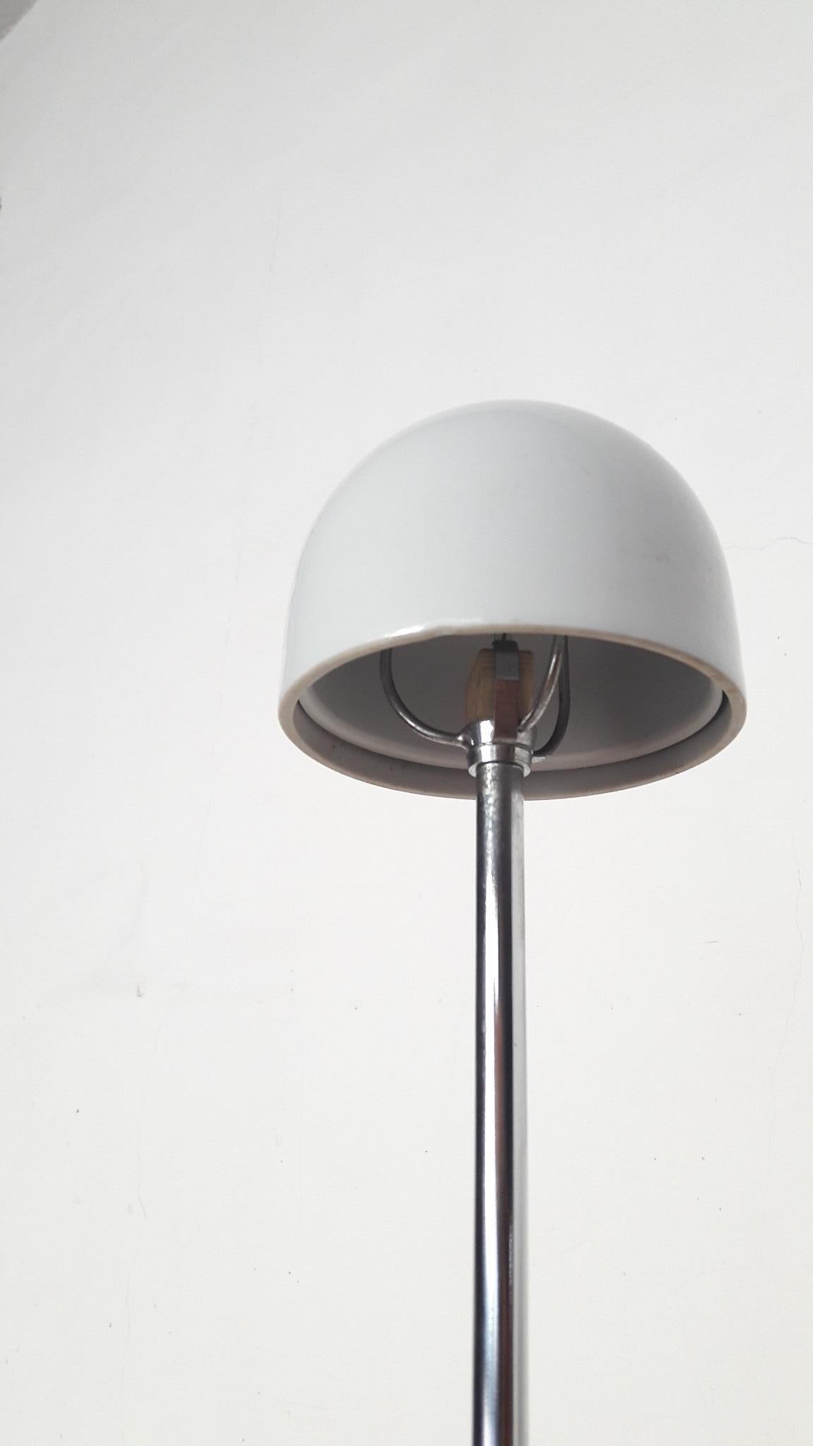 'Nemea' a very original table lamp by Vico Magistretti, designed for Artemide in 1979. The parabola-shade is generated from a conical segment template cut in half, the design plays on the relationship between the circular disk base and a very small