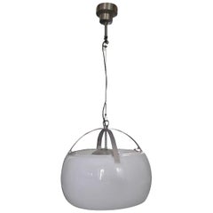Lampe à suspension en verre moderne du milieu du siècle dernier « Omega » de Magistretti pour Artemide, Italie, 1961