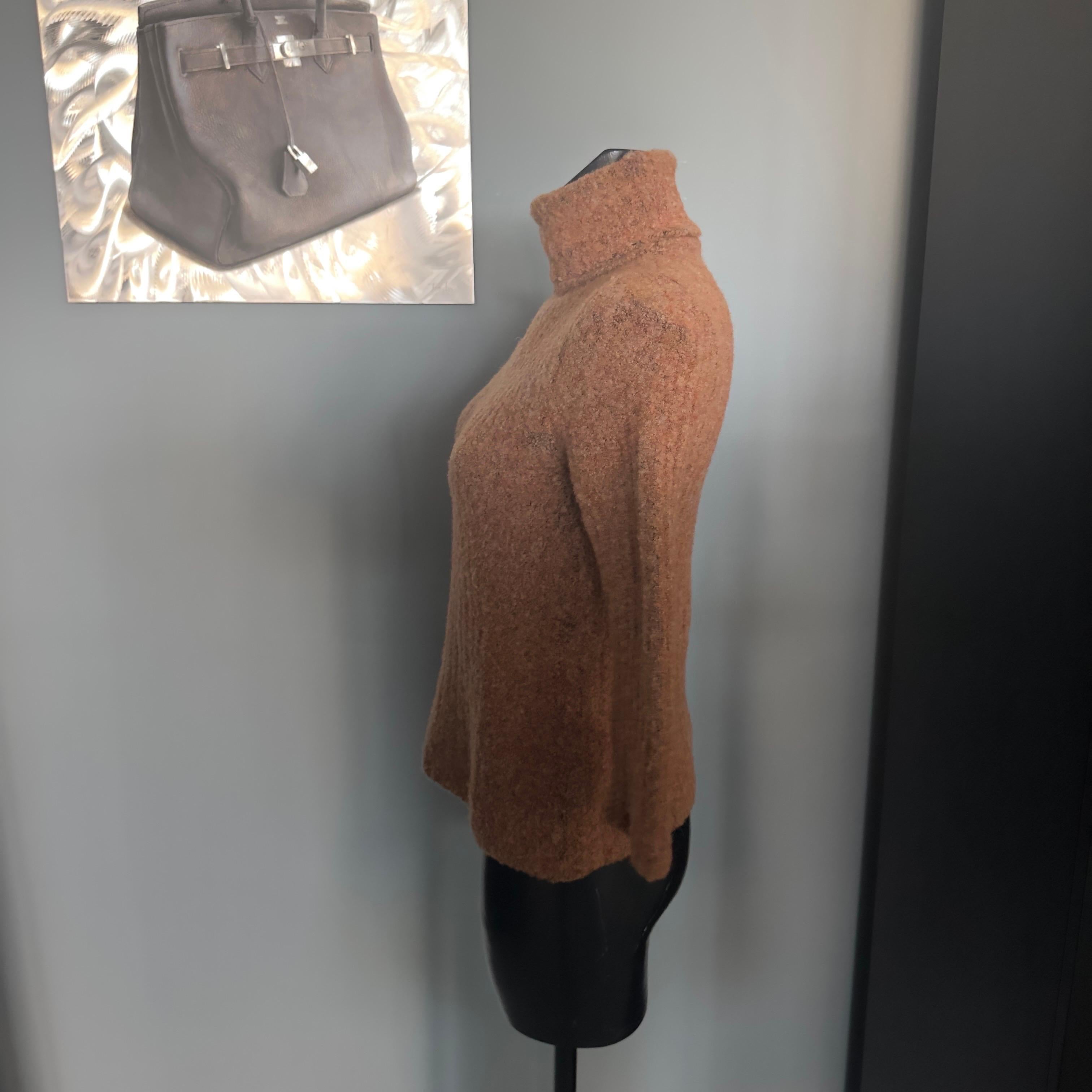 Maglione dolcevita Roberto Cavalli in lana e Mohair 
Ottime condizioni, taglia M.
Morbido ed elastico si adatta facilmente alle misure dalla small alla large
