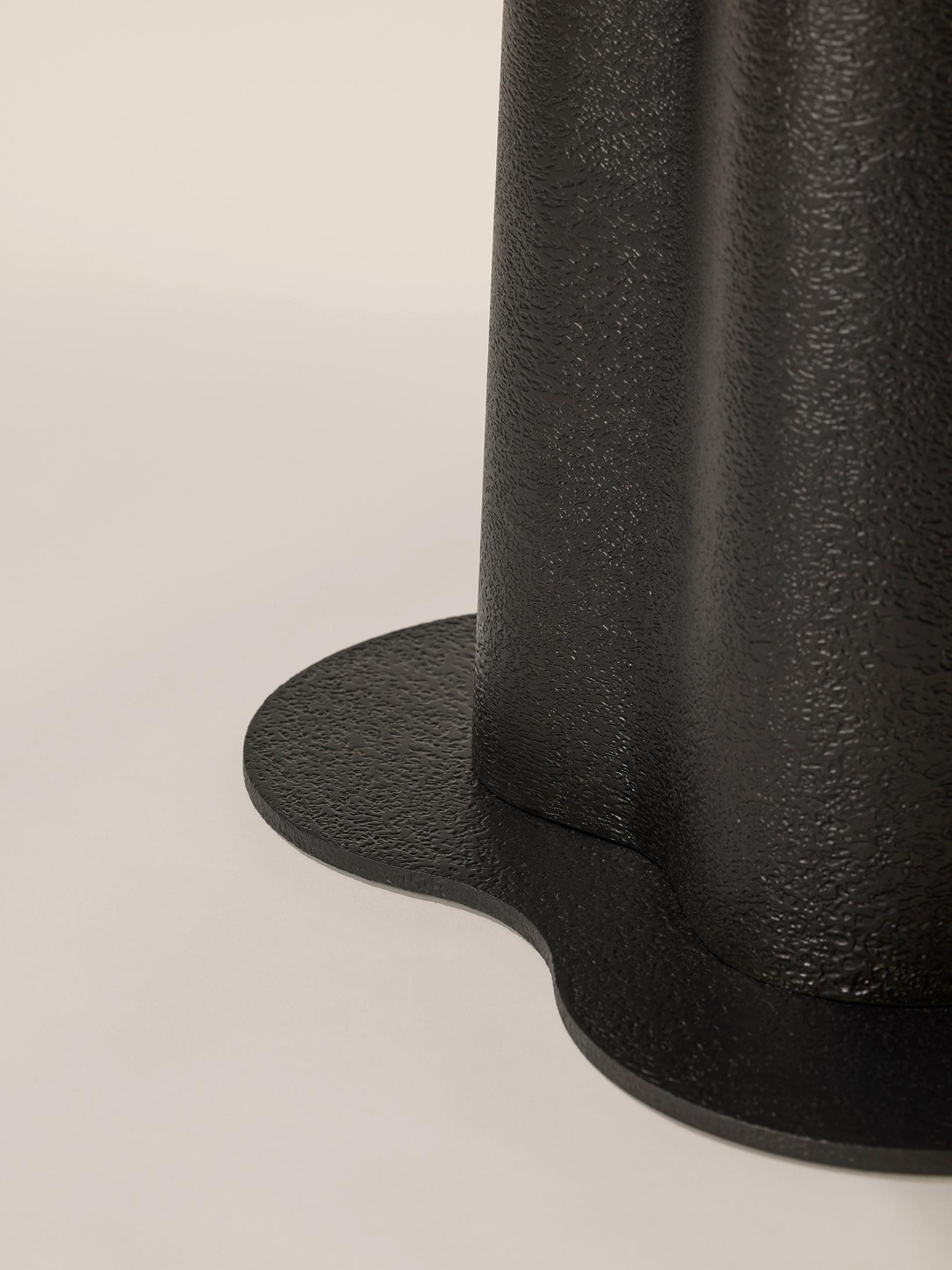 Magma dining table For Sale 2