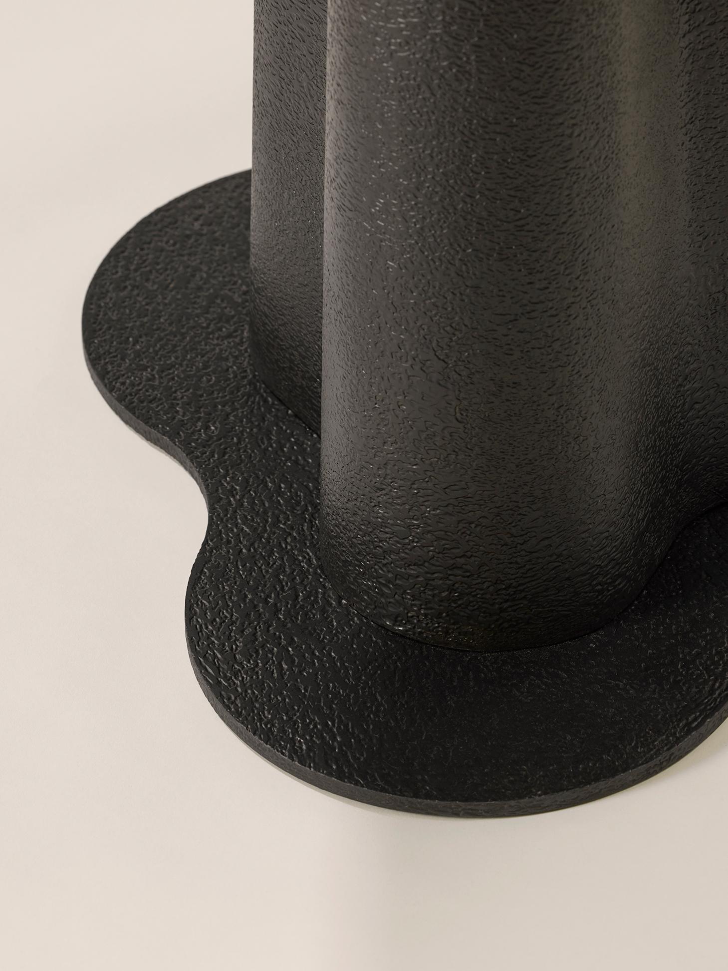 Magma dining table For Sale 3